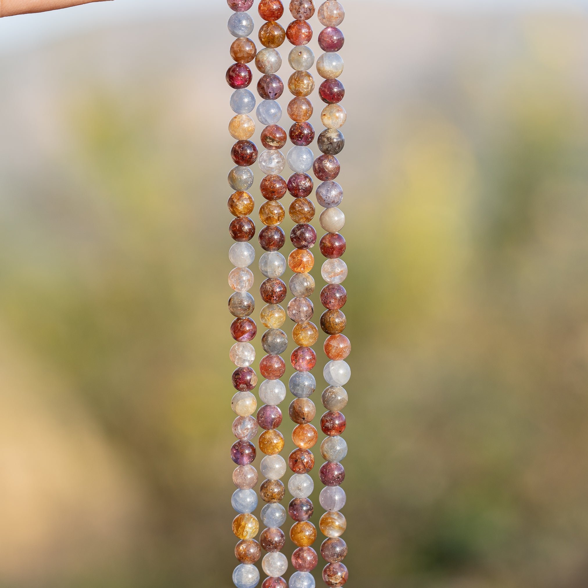Perles rondes lisses de Saphir multicolore đ de 4,5 mm ( rang de env 94 perles )