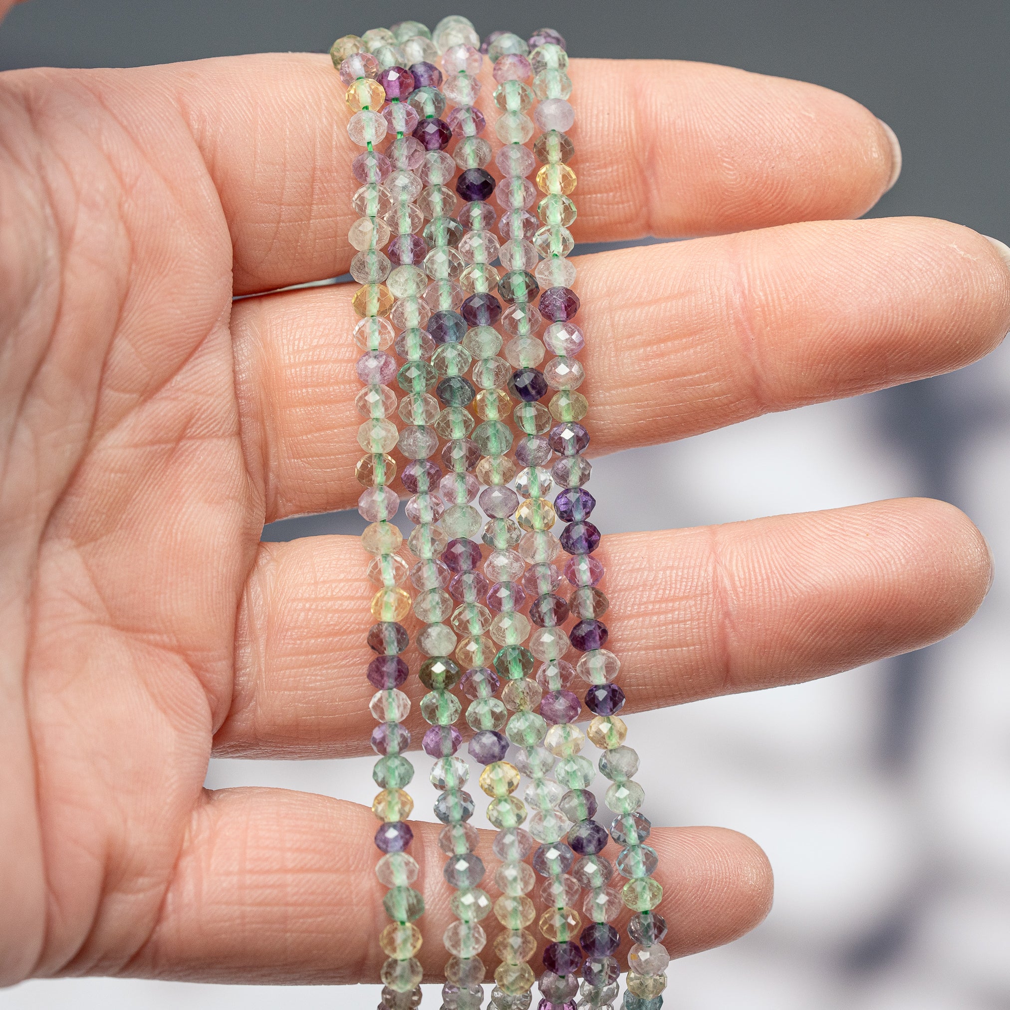 Perles rondelles facettes de Fluorite multicolore de 4 x 3 mm ( rang de env 128 perles )