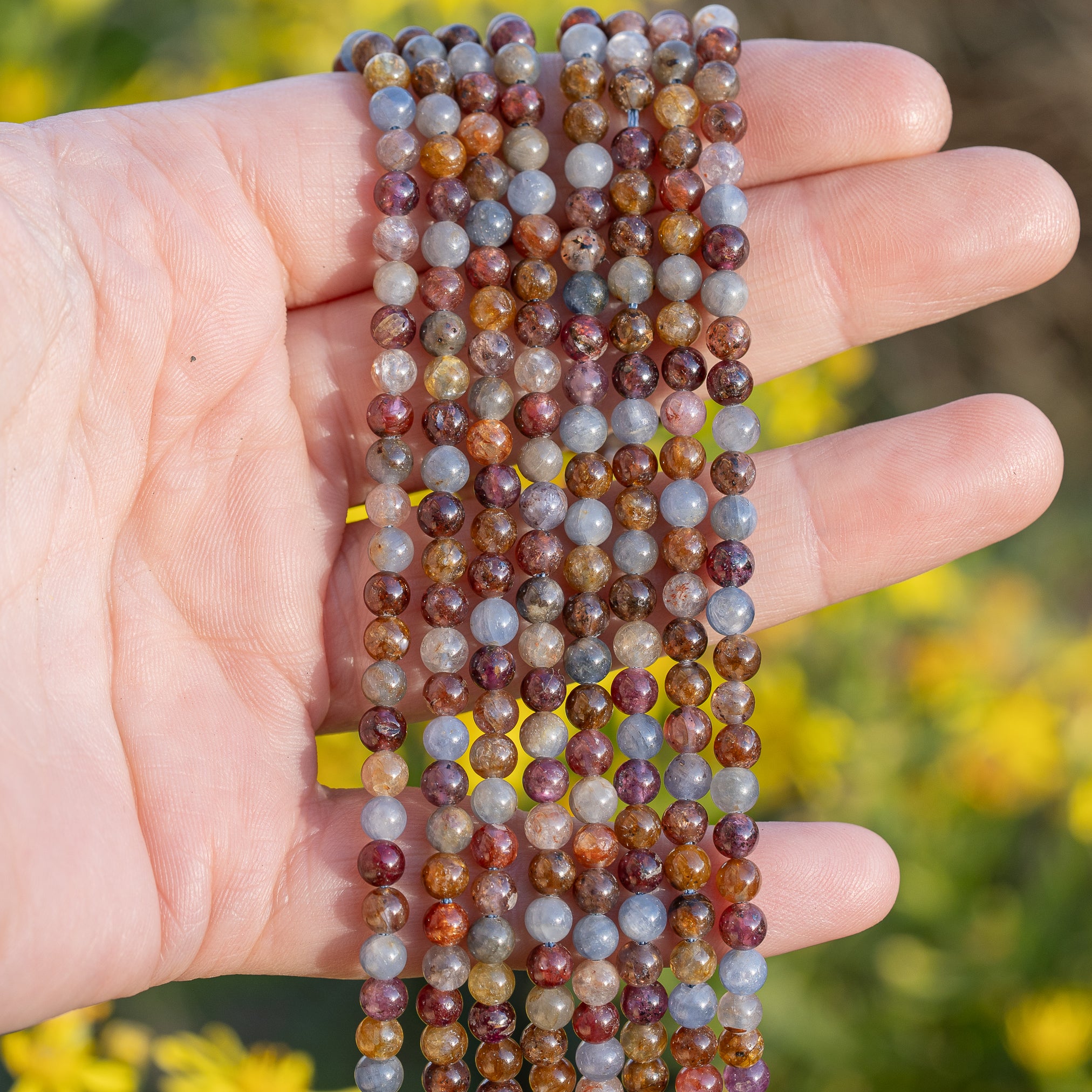 Perles rondes lisses de Saphir multicolore đ de 4,5 mm ( rang de env 94 perles )