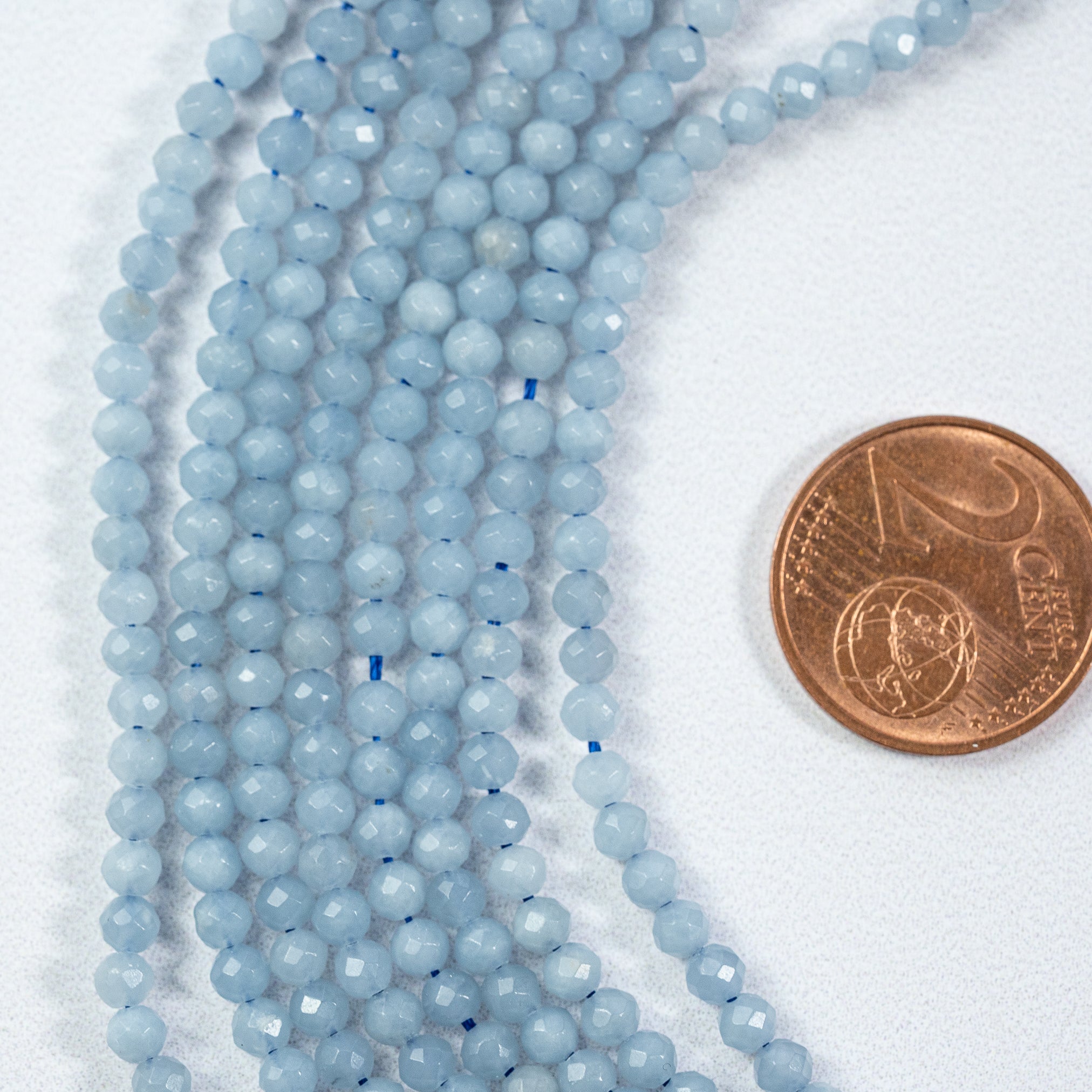 Perles rondes facettes en Angélite de 3 mm ( rang de env 126 perles )