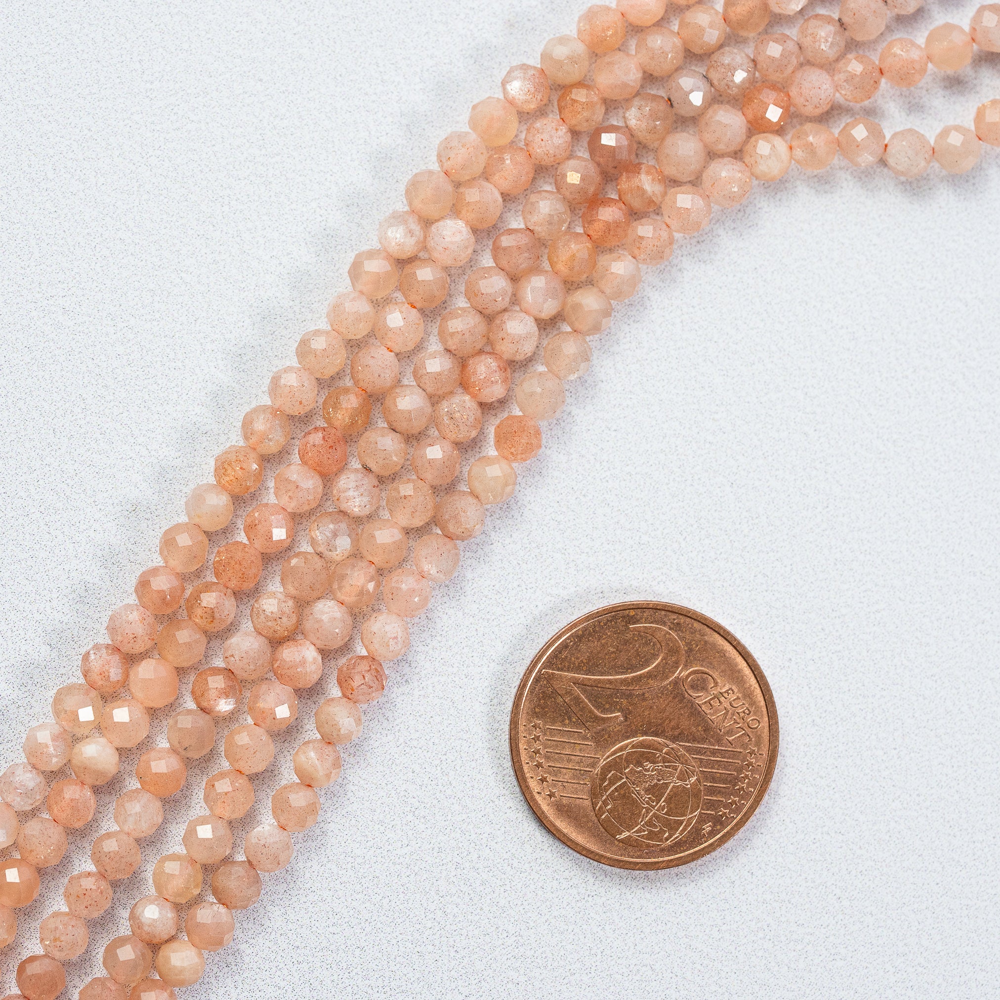 Perles rondes facettes de Pierre de lune rose de 3,5 mm ( rang de env 110 perles )