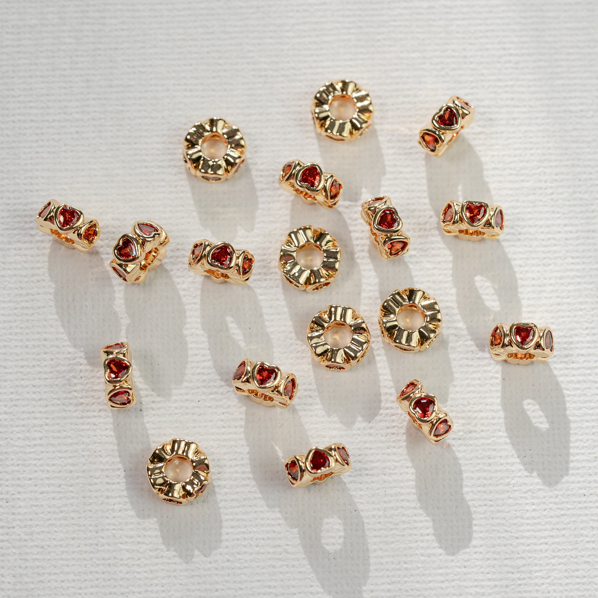 Perles rondelles en laiton plaqué or 18k et ♡ zirconium orange de 8 x 3,5 mm ( à l&