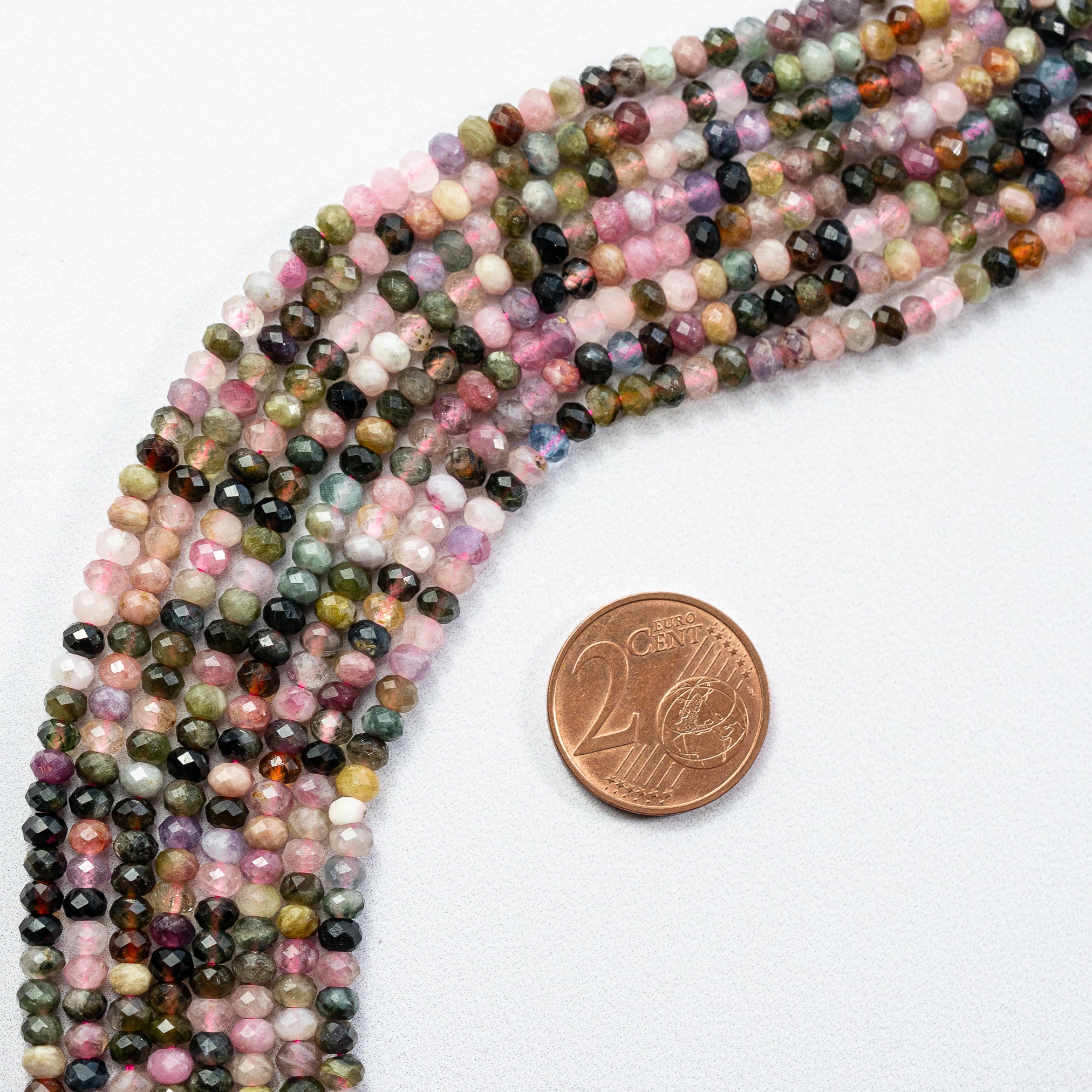 Perles rondelles facettes de Tourmaline multicolore de 4 x 3 mm ( rang de env 130 perles )