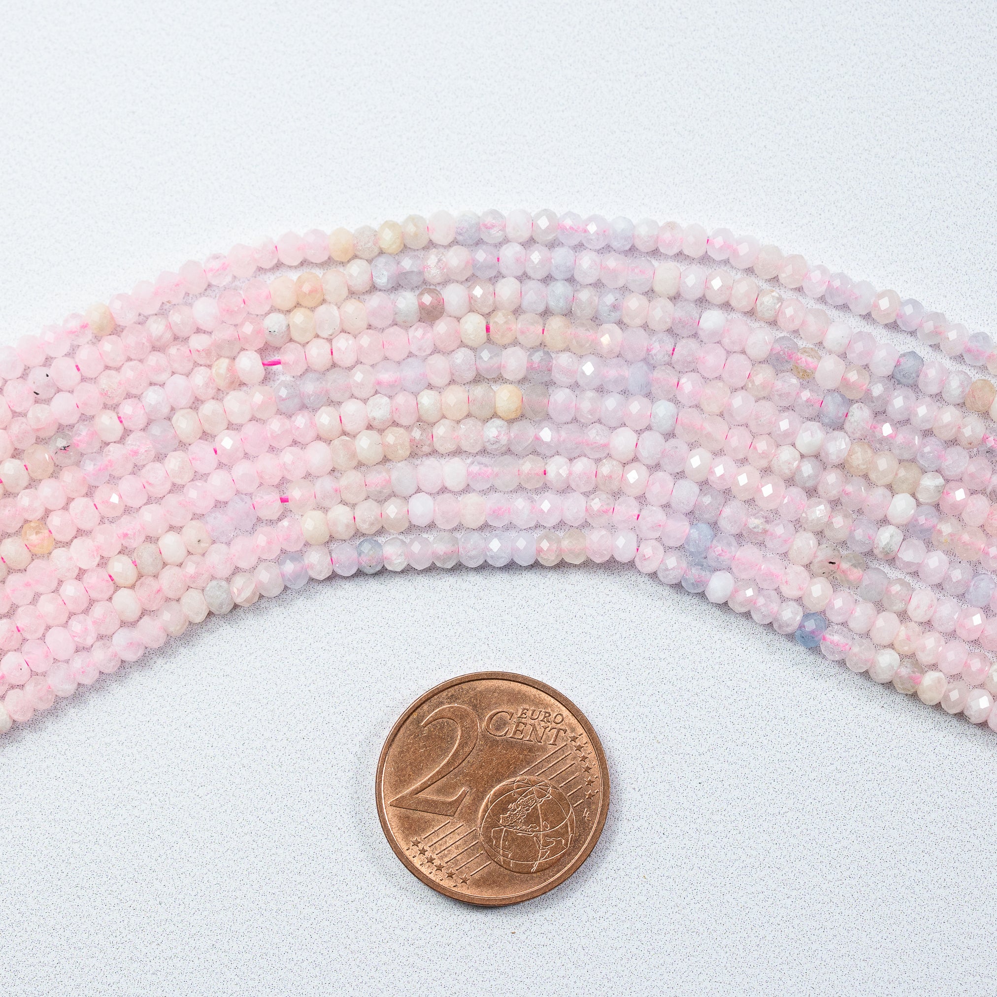 Perles rondelles facettes de Morganite de 3 x 2 mm ( rang de env 194 perles )