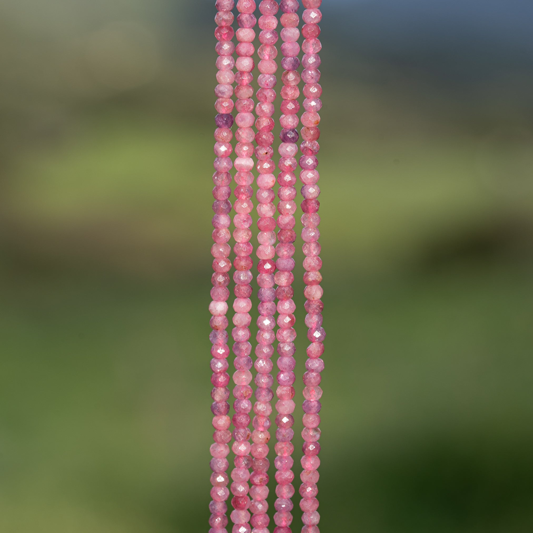 Perles rondelles facettes de Tourmaline rose de 3 x 2 mm ( rang de env 178 perles )