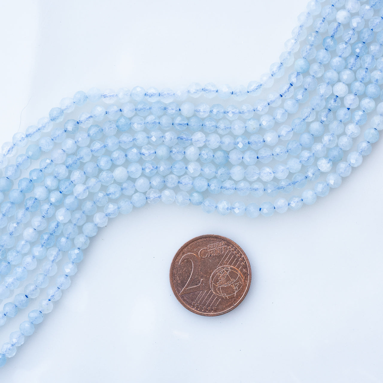 Perles rondes facettes en Aigue-marine de 3 mm ( rang de env 114 perles )