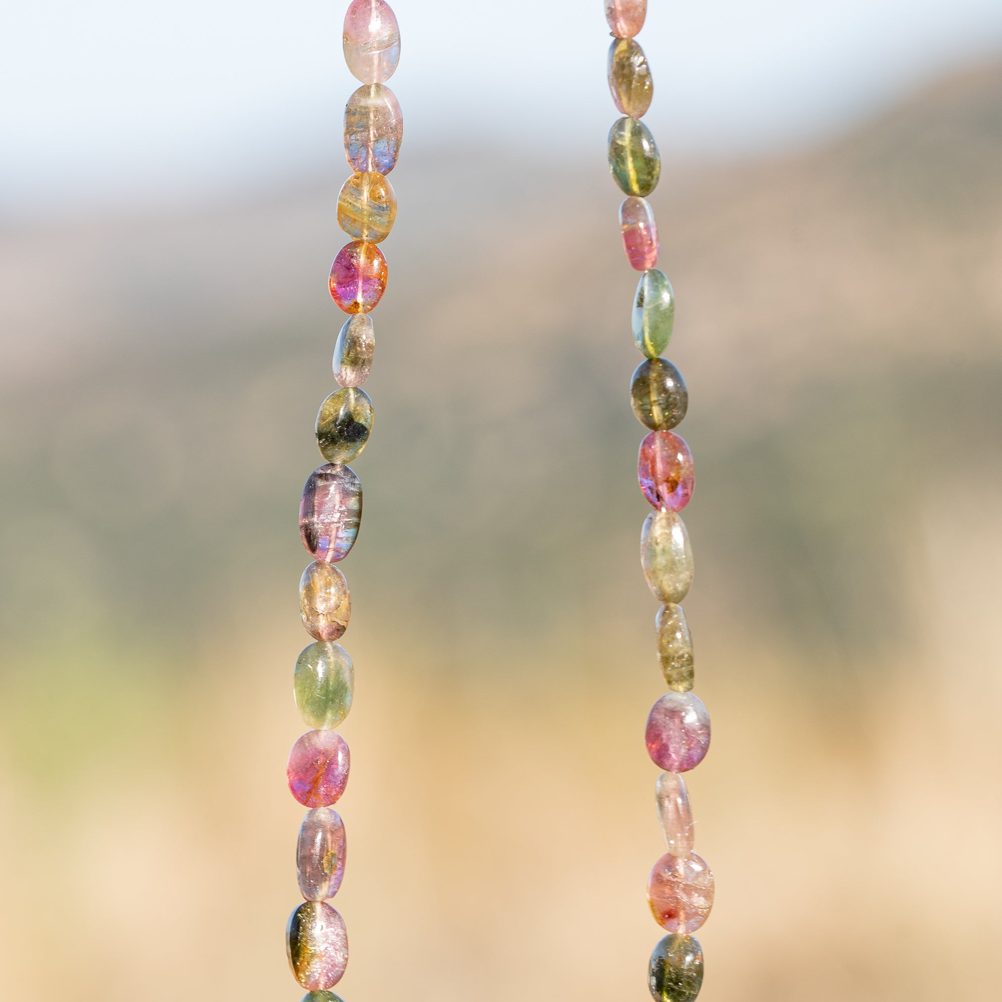 Fil de 43 cm de perles ovales lisses de Tourmaline multicolore " qualité wouah " 🌈 de 4/10 mm