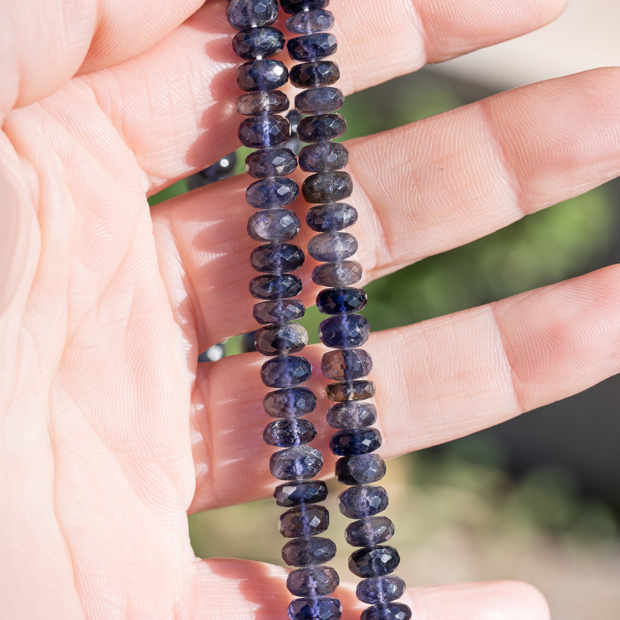 Perles rondelles facettes de Iolite de env 6 x 4 mm ( lot de 4 )