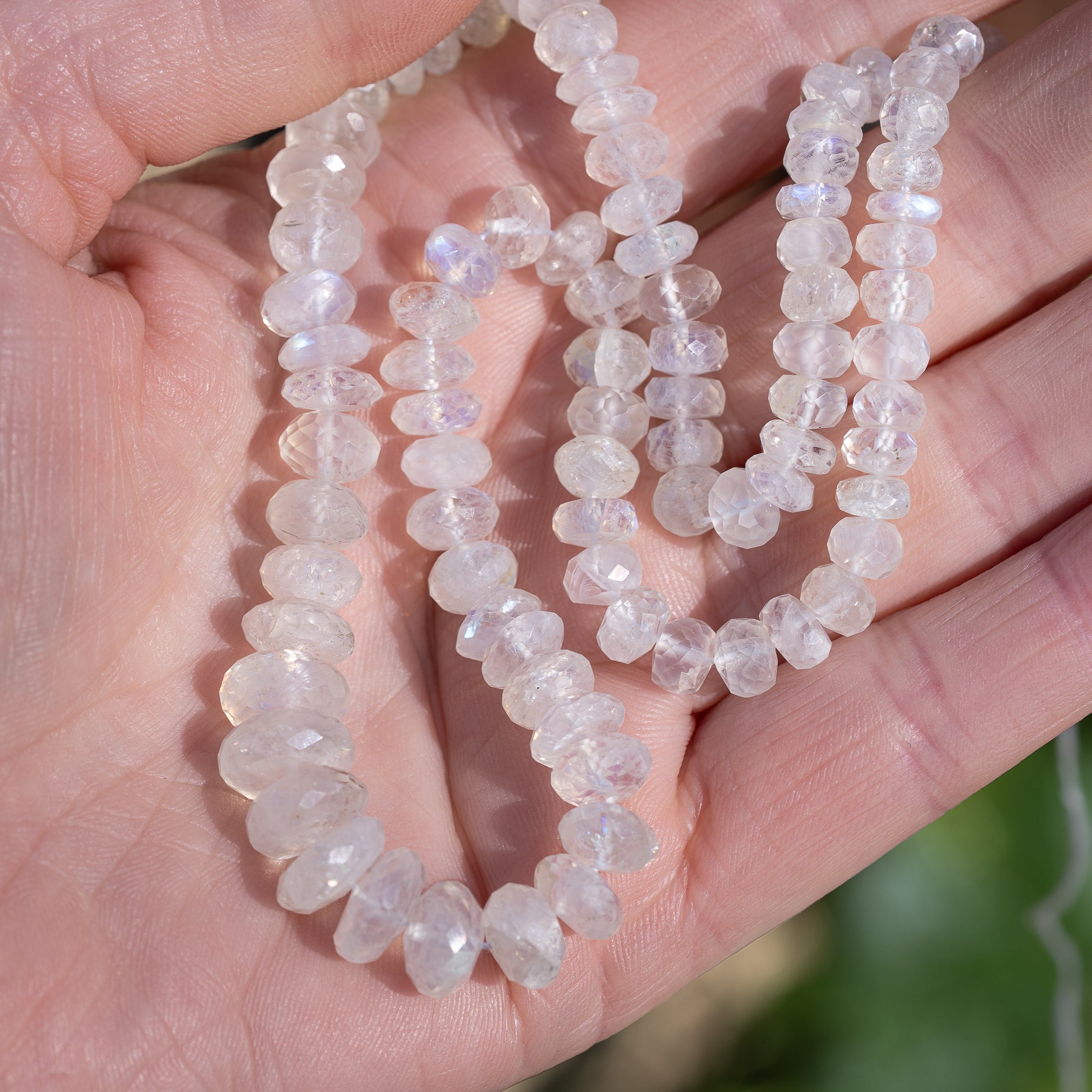 Perles rondelles facettes de Labradorite blanche de env 5,5 à 10 mm ( lot de 2 ou 4 )