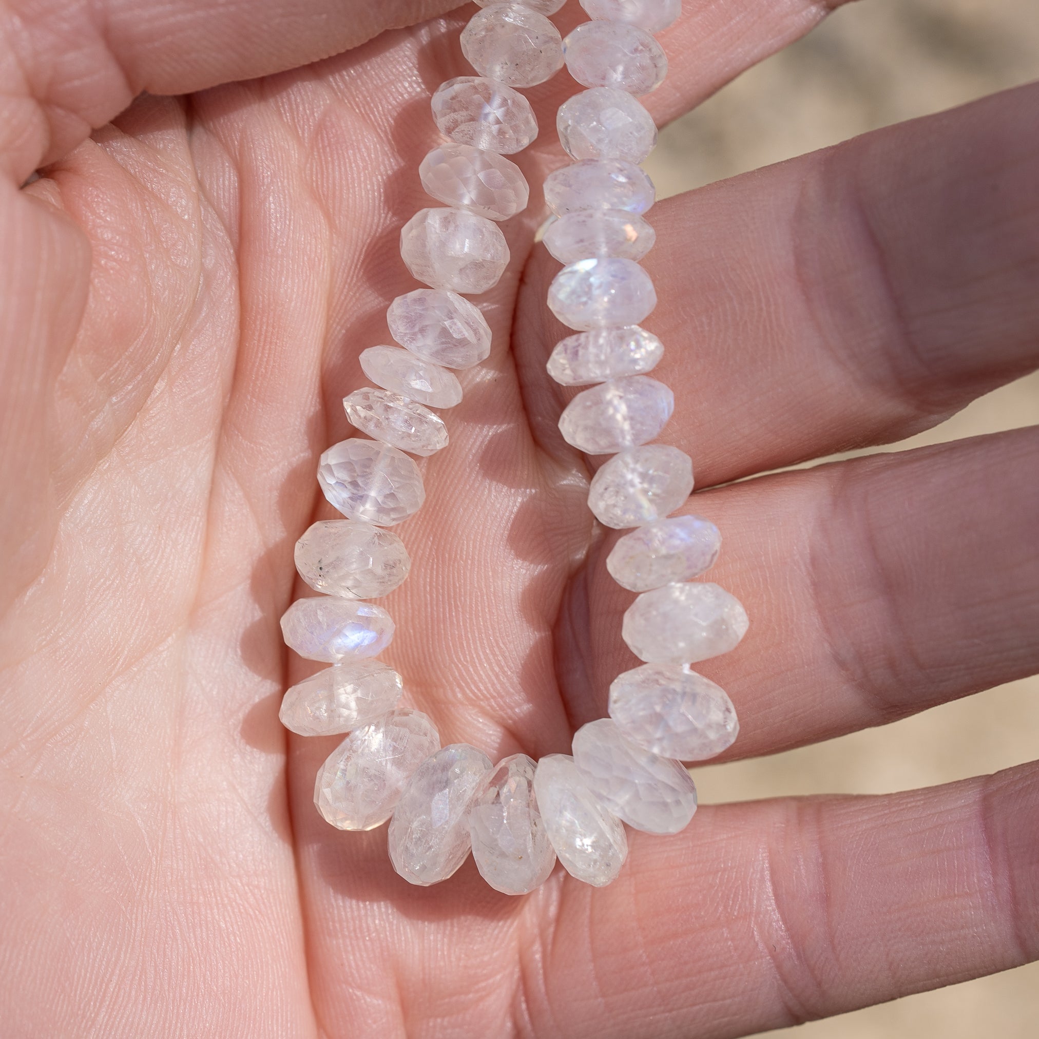 Perles rondelles facettes de Labradorite blanche de env 5,5 à 10 mm ( lot de 2 ou 4 )