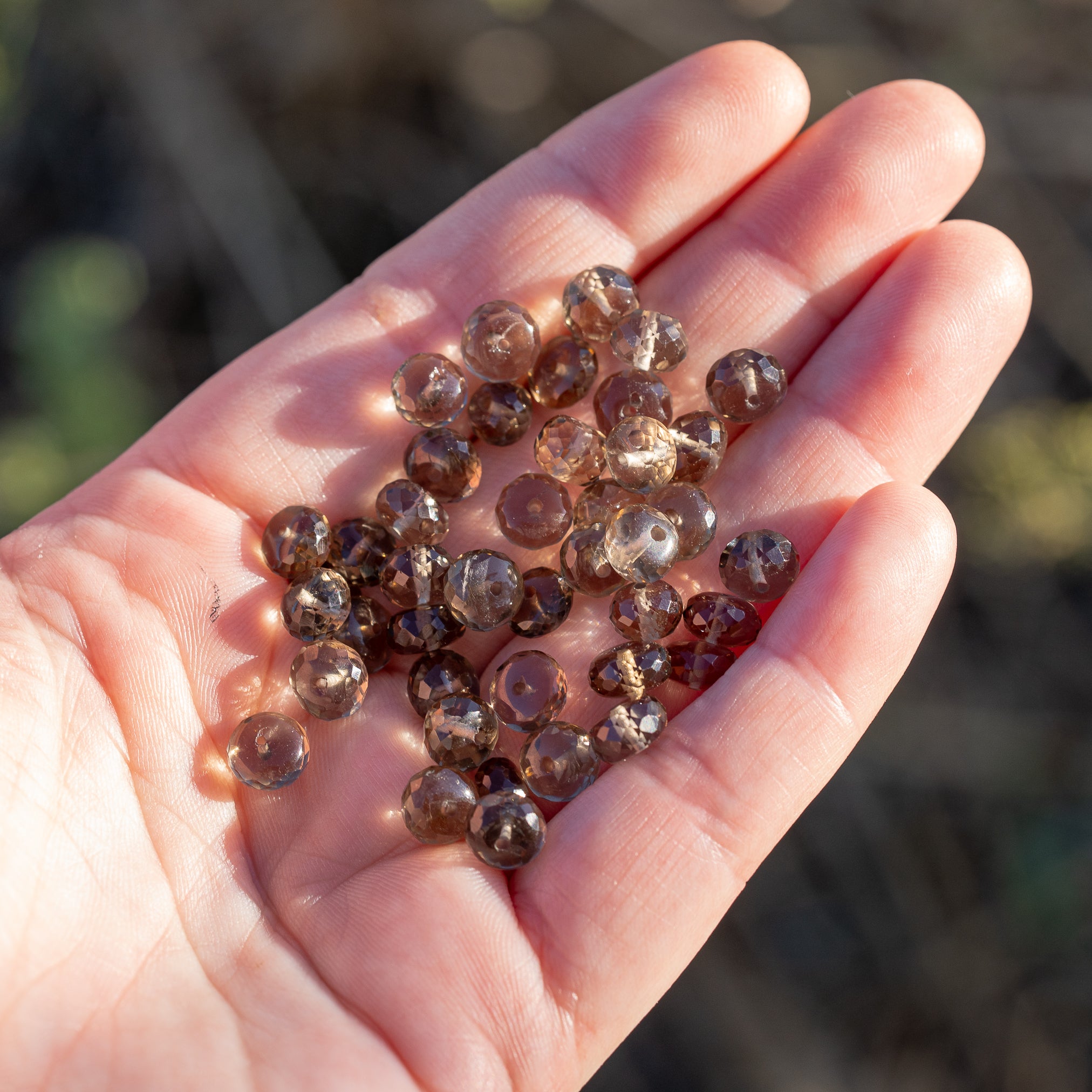 Perles rondelles facettes de quartz fumé de env 7 ou 9 mm ( lot de 2 perles )