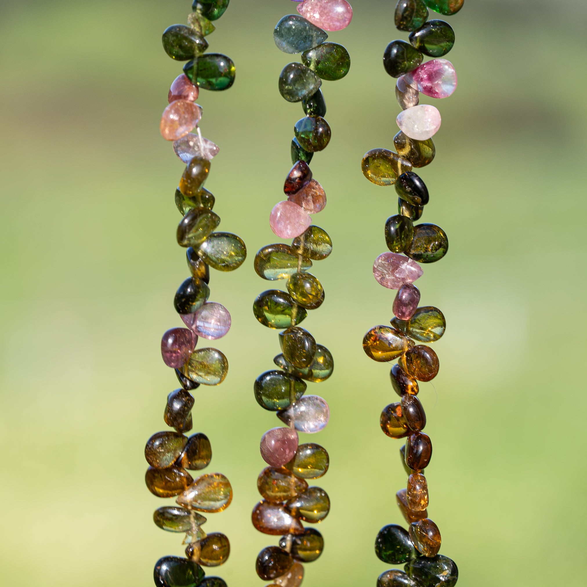 Perles gouttes lisses de Tourmaline multicolore de 6 à 8 mm au choix ( Lot de env 32 perles )