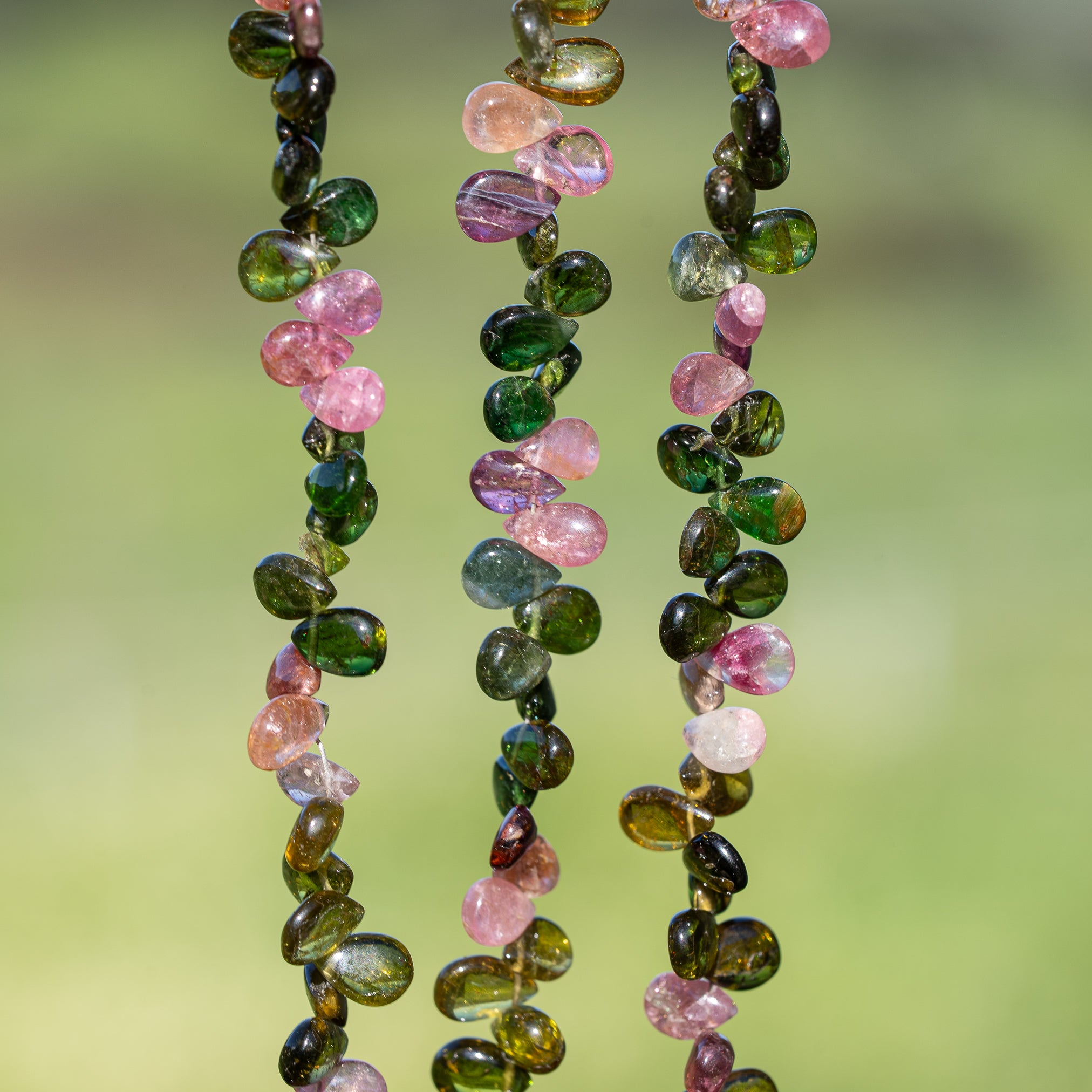 Perles gouttes lisses de Tourmaline multicolore de 6 à 8 mm au choix ( Lot de env 32 perles )