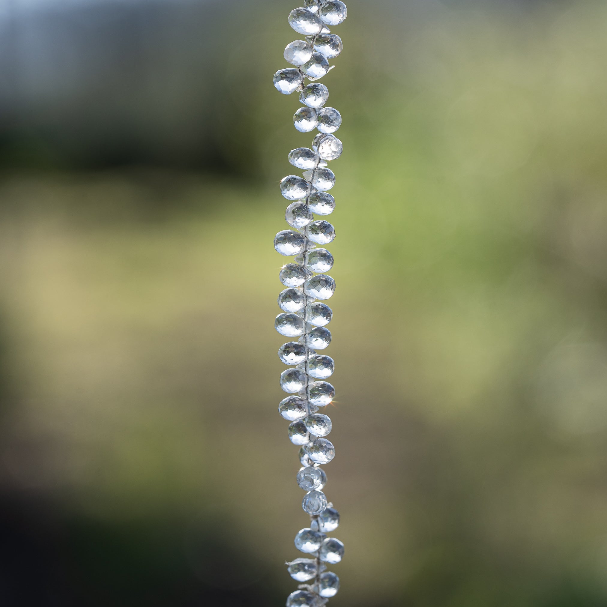 Petites gouttes facettes de Cristal de roche de env 6 mm ( lot de 4 )