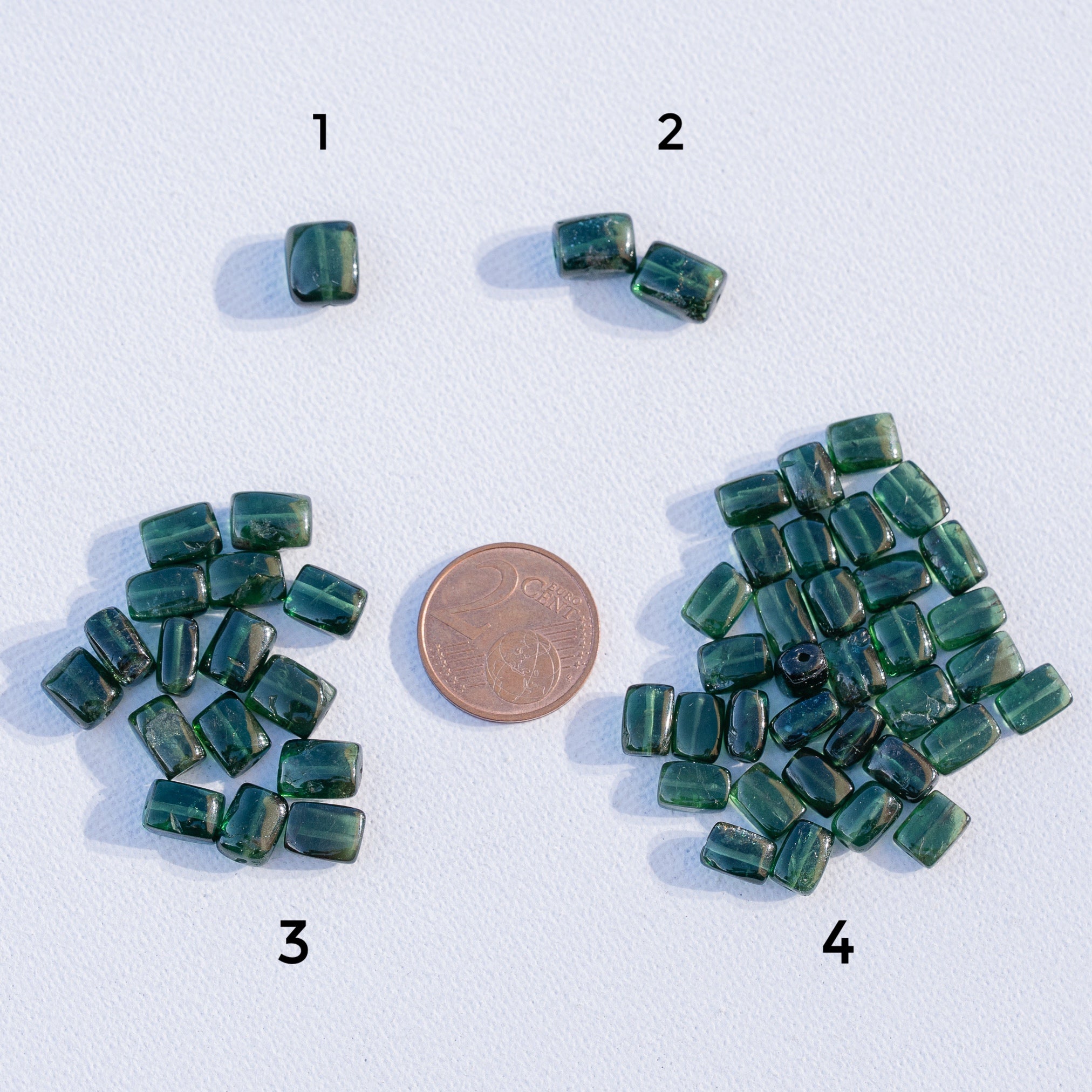 Perles rectangles lisses en Apatite verte đ de env 7,5 Ă 9 mm ( lot de 2 perles )