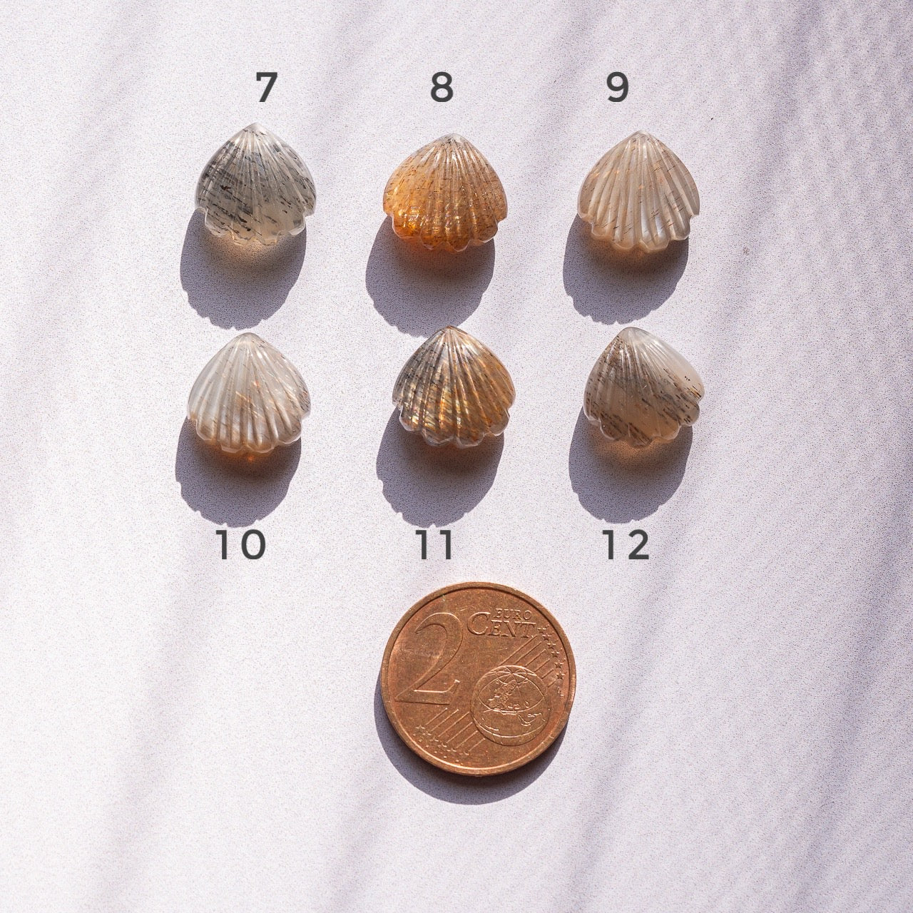 Gouttes sculptées de pierre de lune " golden spark " de 12 x 12 mm ( à l&