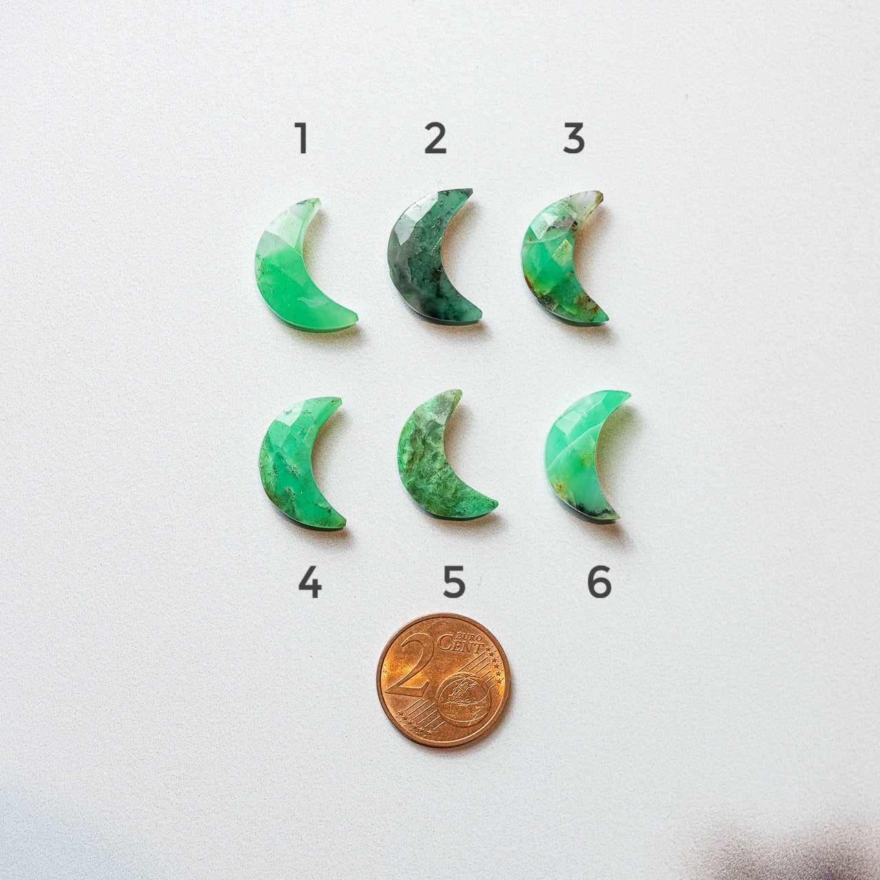 Les " Nidhih " lunes en Chrysoprase de env 17 mm ( à l&