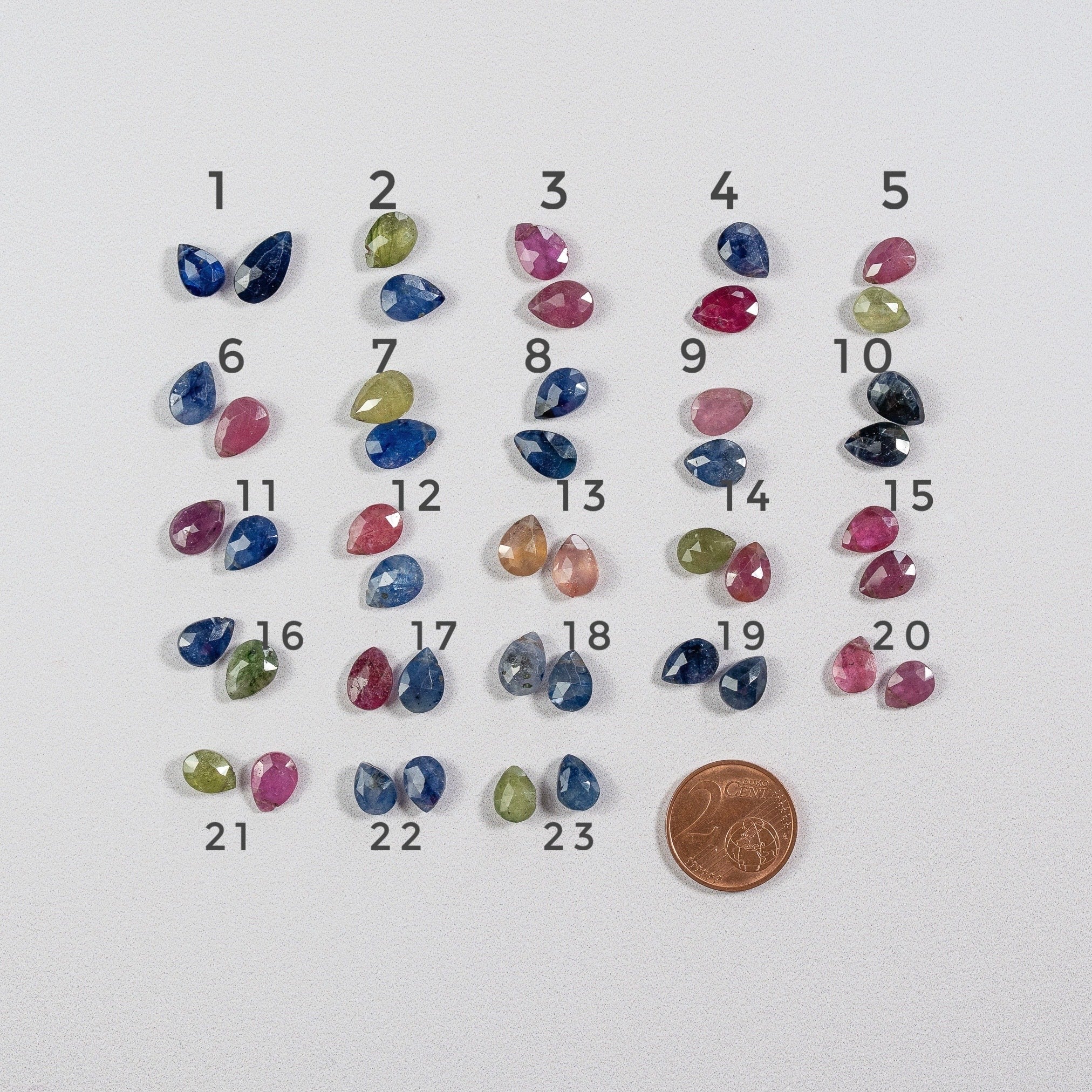 Perles gouttes facettes de Saphir multicolore de 8/9 mm ( lot de 2 )