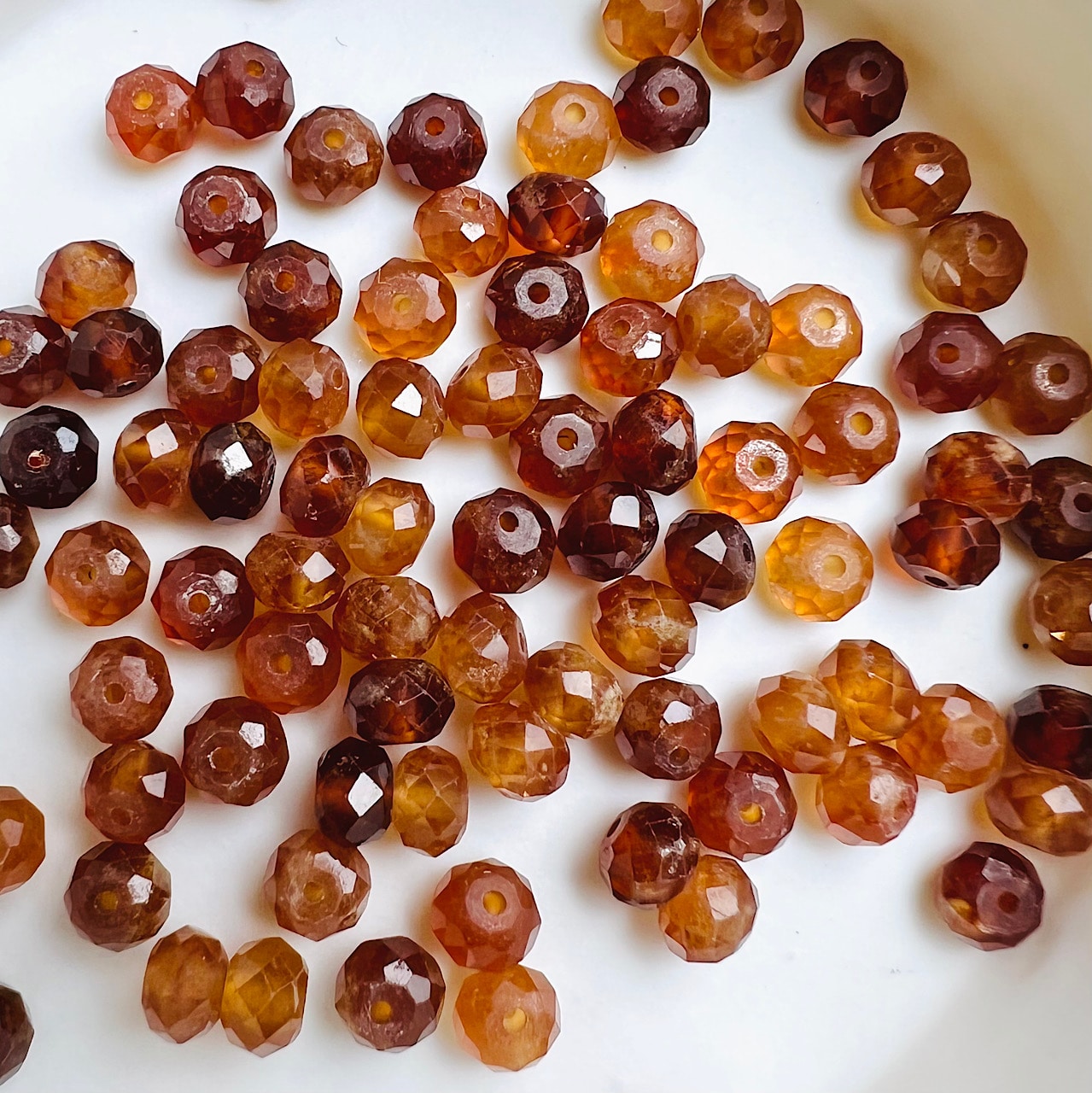 Perles rondelles facettes de Grenat Hessonite de 6 x 4 mm ( lot de 10 )