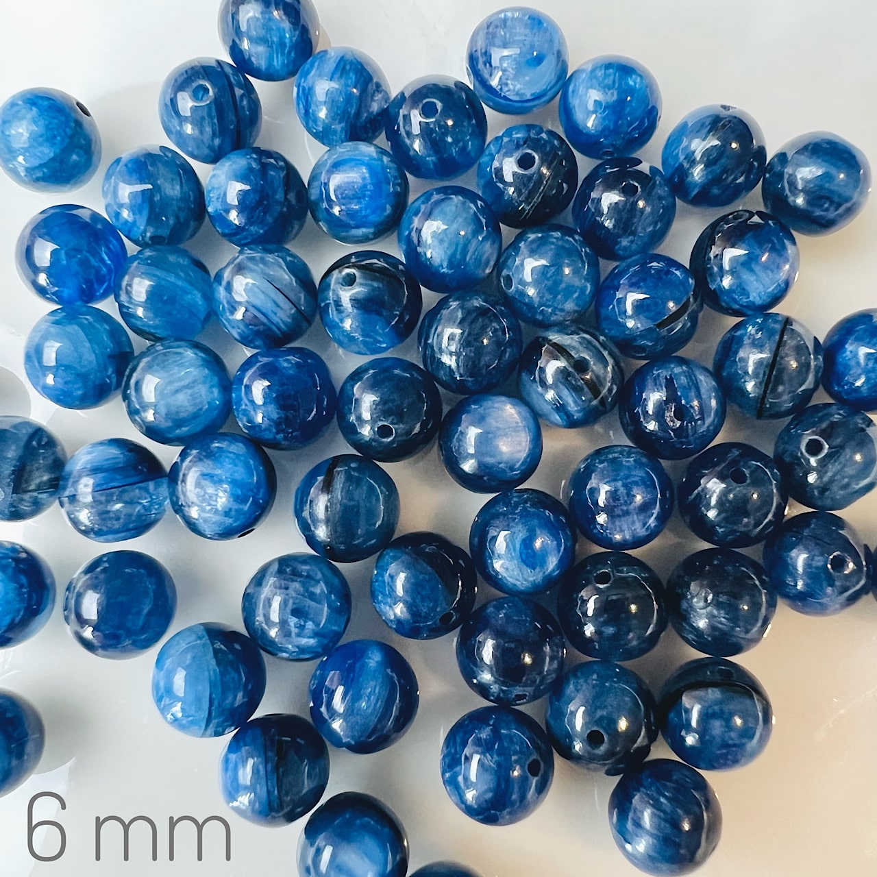 Perles rondes lisses grade a de Cyanite bleue de 6 ou 7 mm ( lot de 10 )