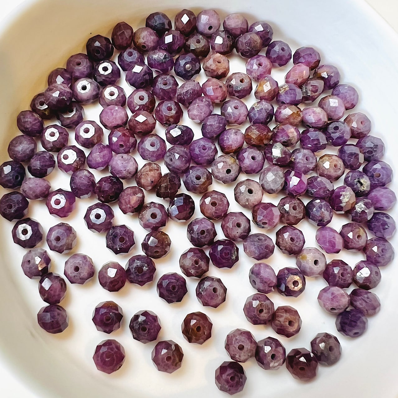 Perles rondelles facettes de Rubis violet de 6 x 4 mm ( lot de 6 )