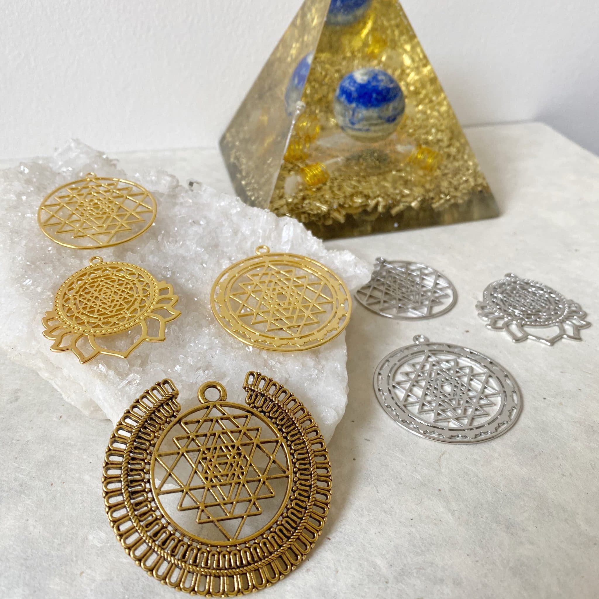 Breloques Sri Yantra en métal argenté de 3,5 cm ( à l&