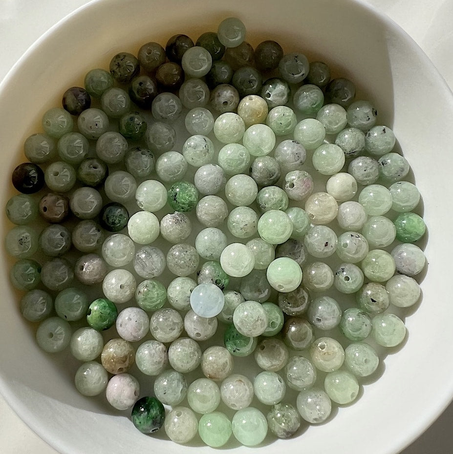 Perles rondes de Tourmaline verte de 6 ou 4 mm ( lot de 10 )