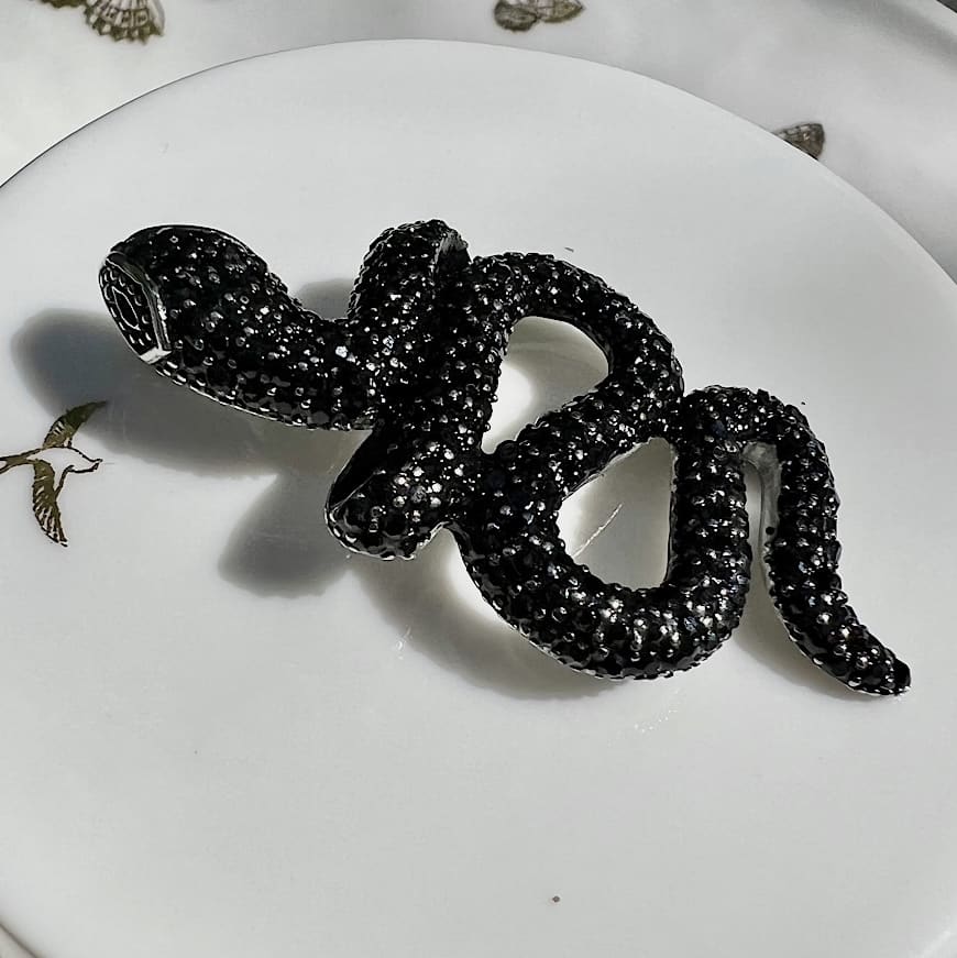 Breloque serpent en acier inoxydable et strass noirs de 5,5 cm ( à l&