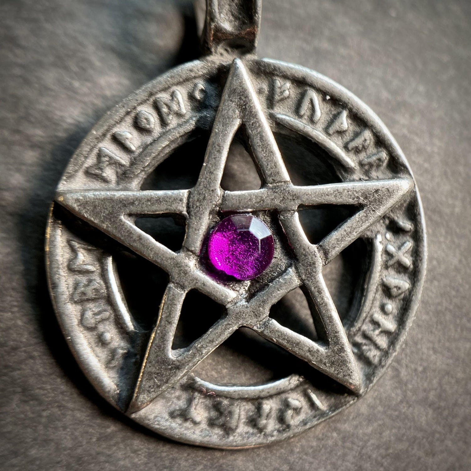 Breloque pentacle en étain de 3 cm ( à l&