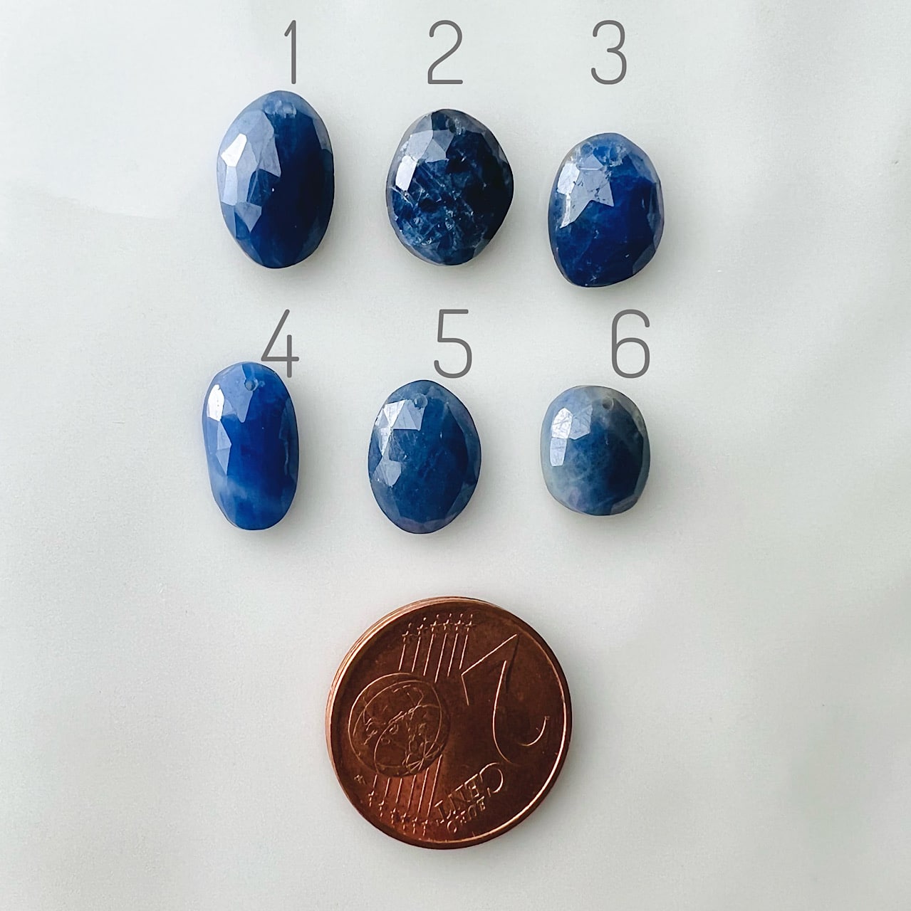 Cabochons percés &quot; rose cut &quot; de Saphir bleu de 11 mm ( à l&