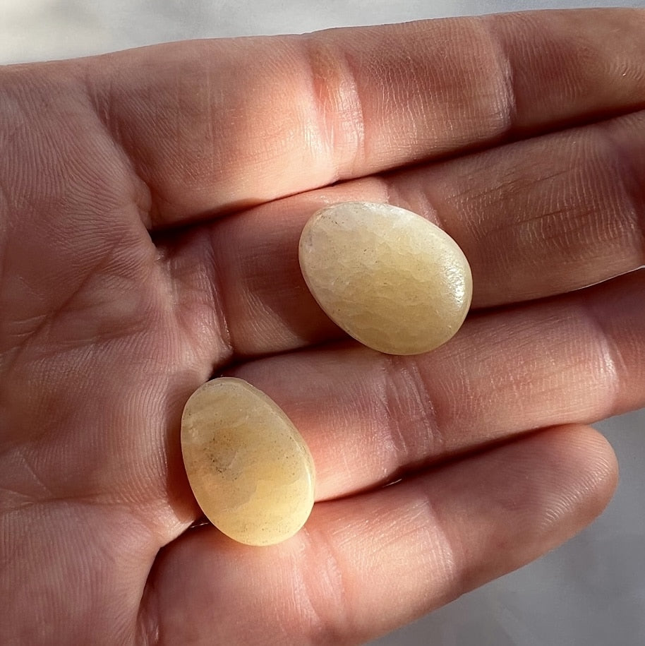 Perles ovales de Jade jaune de 2 cm ( lot de 2 )