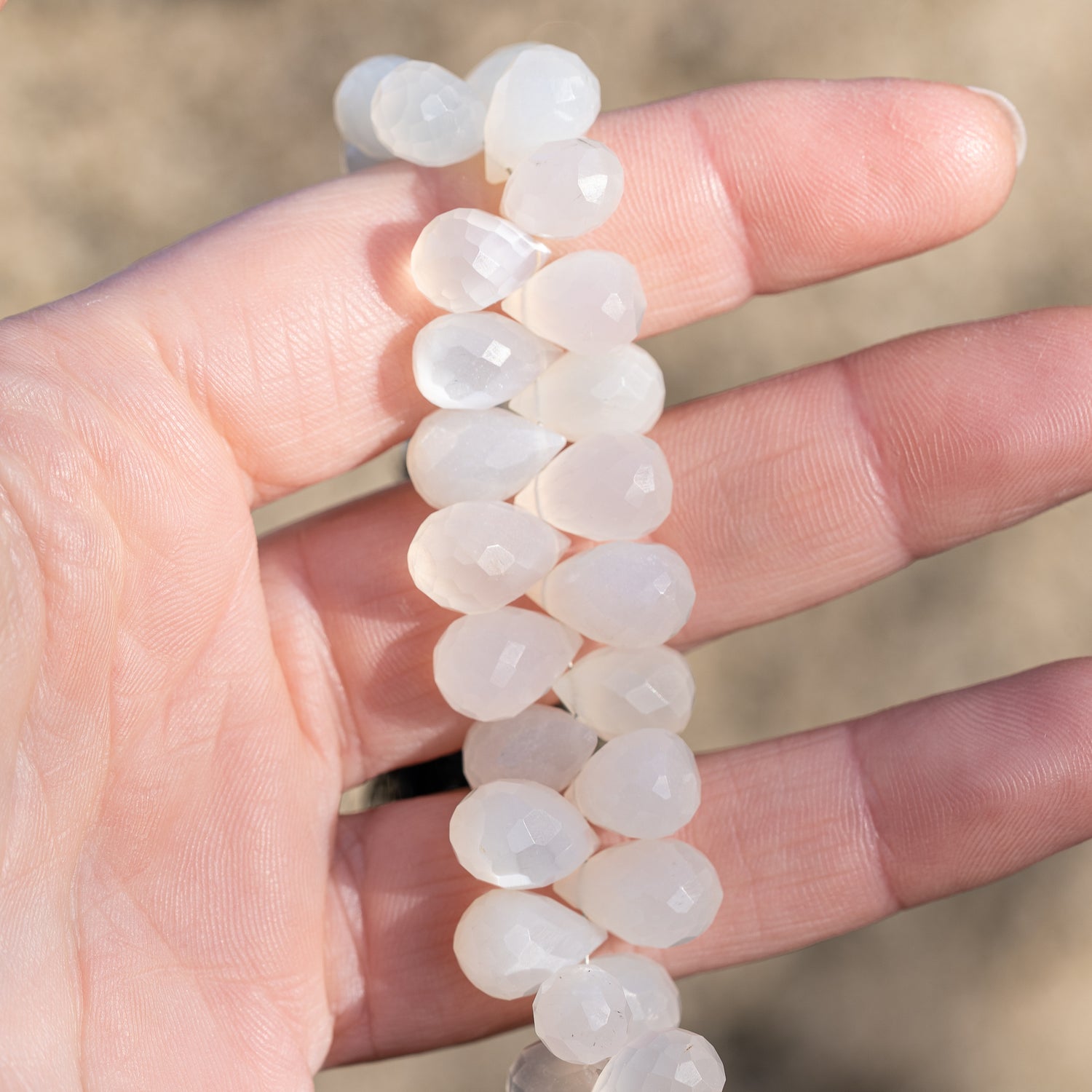 Perles gouttes facettes de Pierre de lune blanche de 10/13 mm ( lot de 2 )
