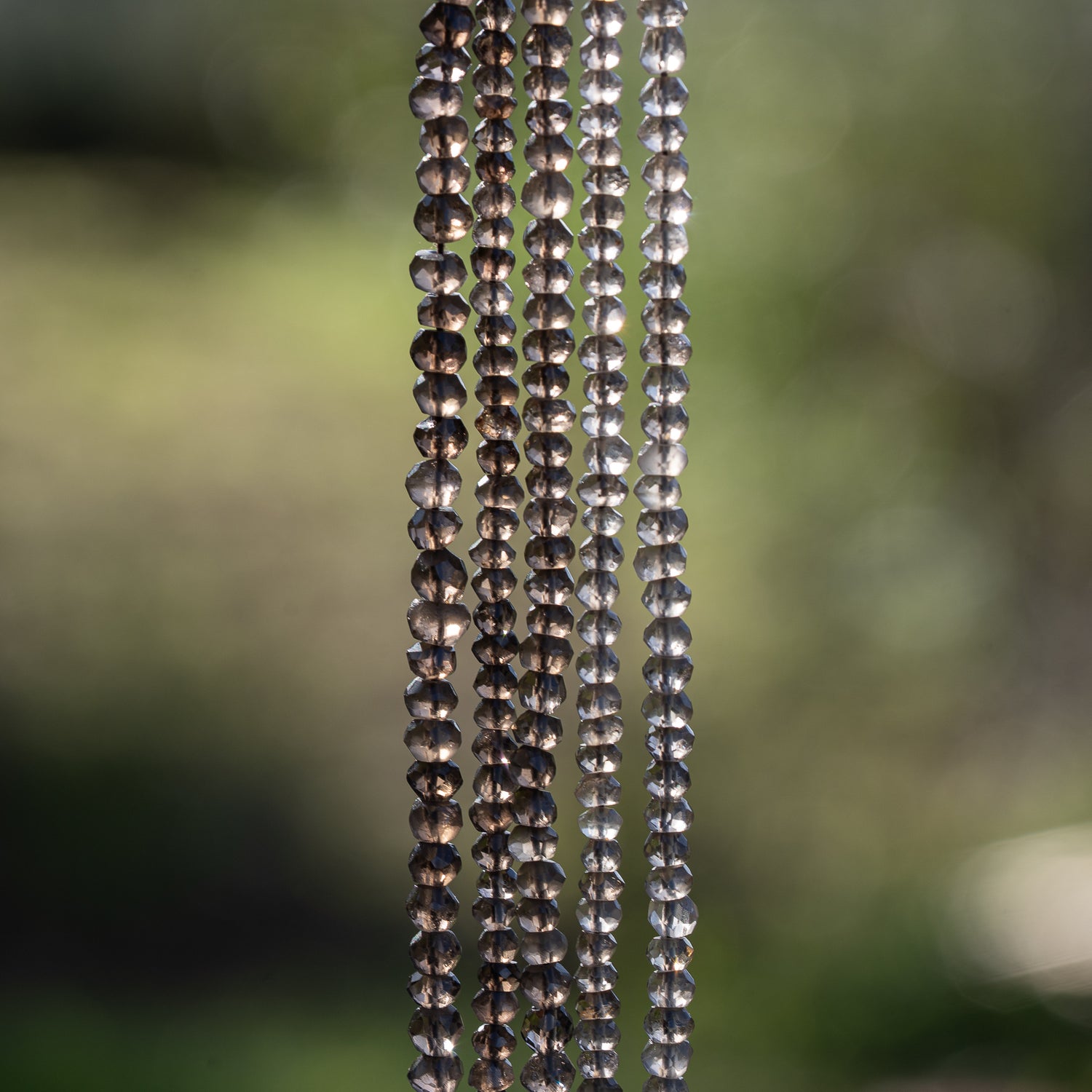 Perles rondelles facettes de Quartz fumé de 3,5/4 mm ( rang de env 31/32 cm )