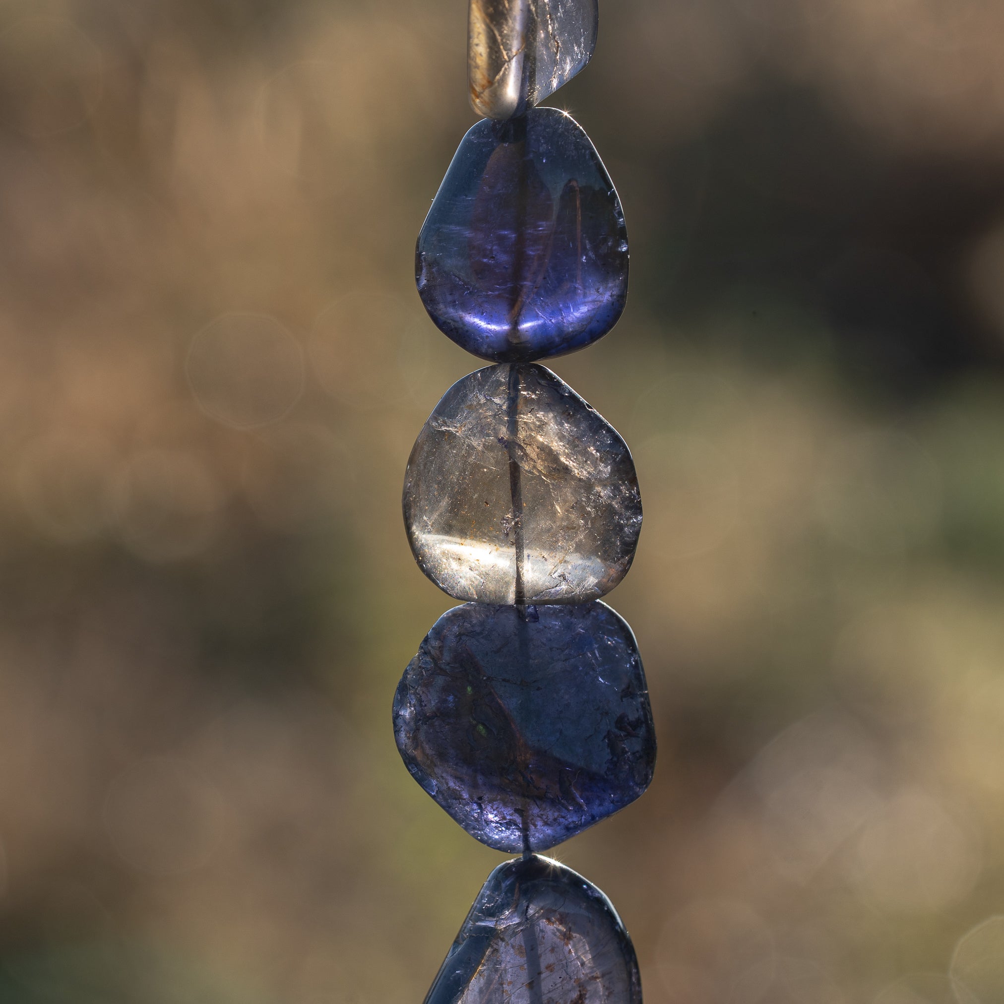 Grosses perles pépites lisses de Iolite de env 18 à 24 mm ( à l&