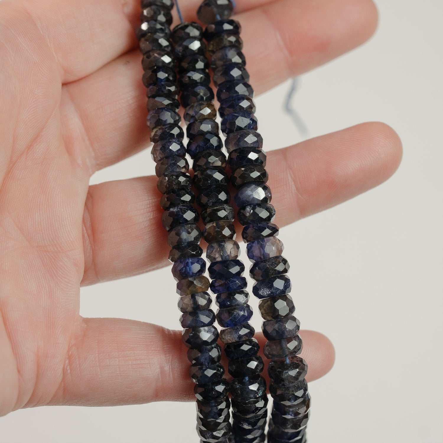 Fils de 22,5 cm de perles rondelles facettes de Iolite de env 7 à 8,5 mm au choix