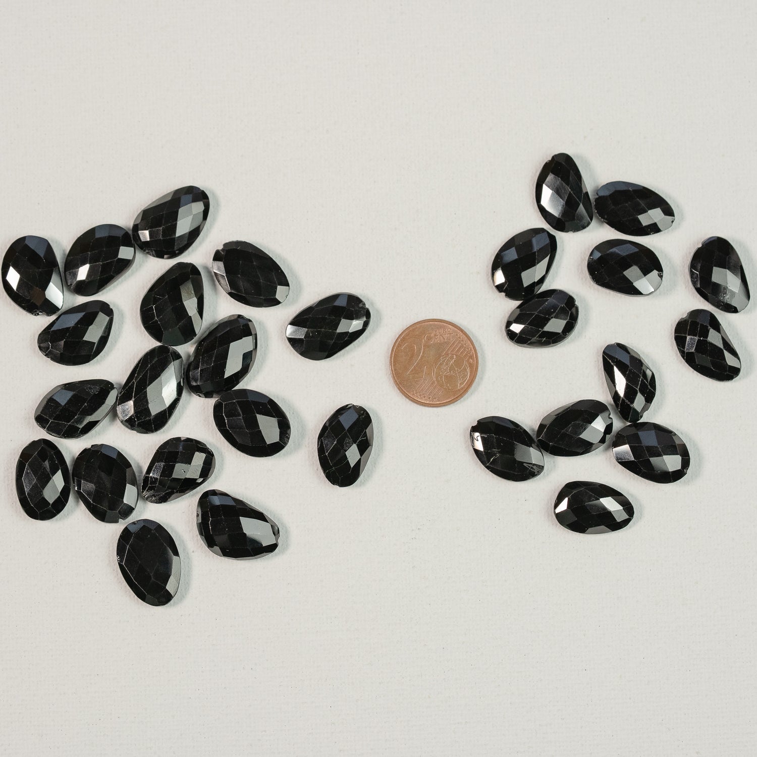 Perles pépites plates facettes de Spinelle noire de env 16 à 18,5 mm ( à l&