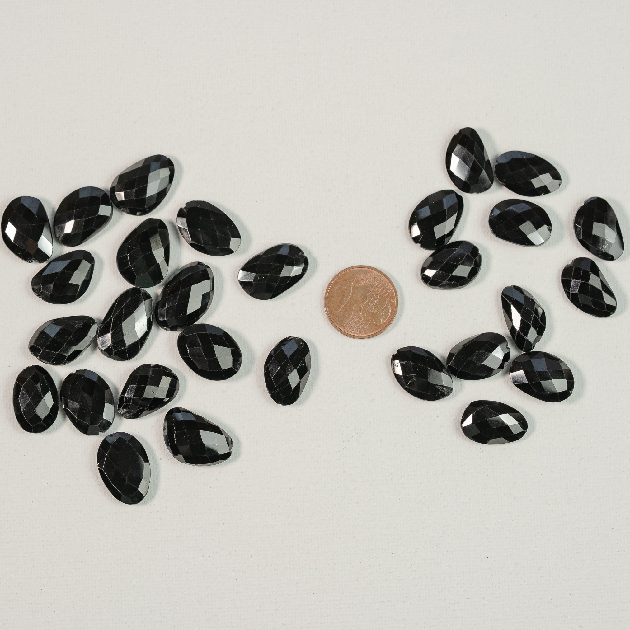 Perles pépites plates facettes de Spinelle noire de env 16 à 18,5 mm ( à l&