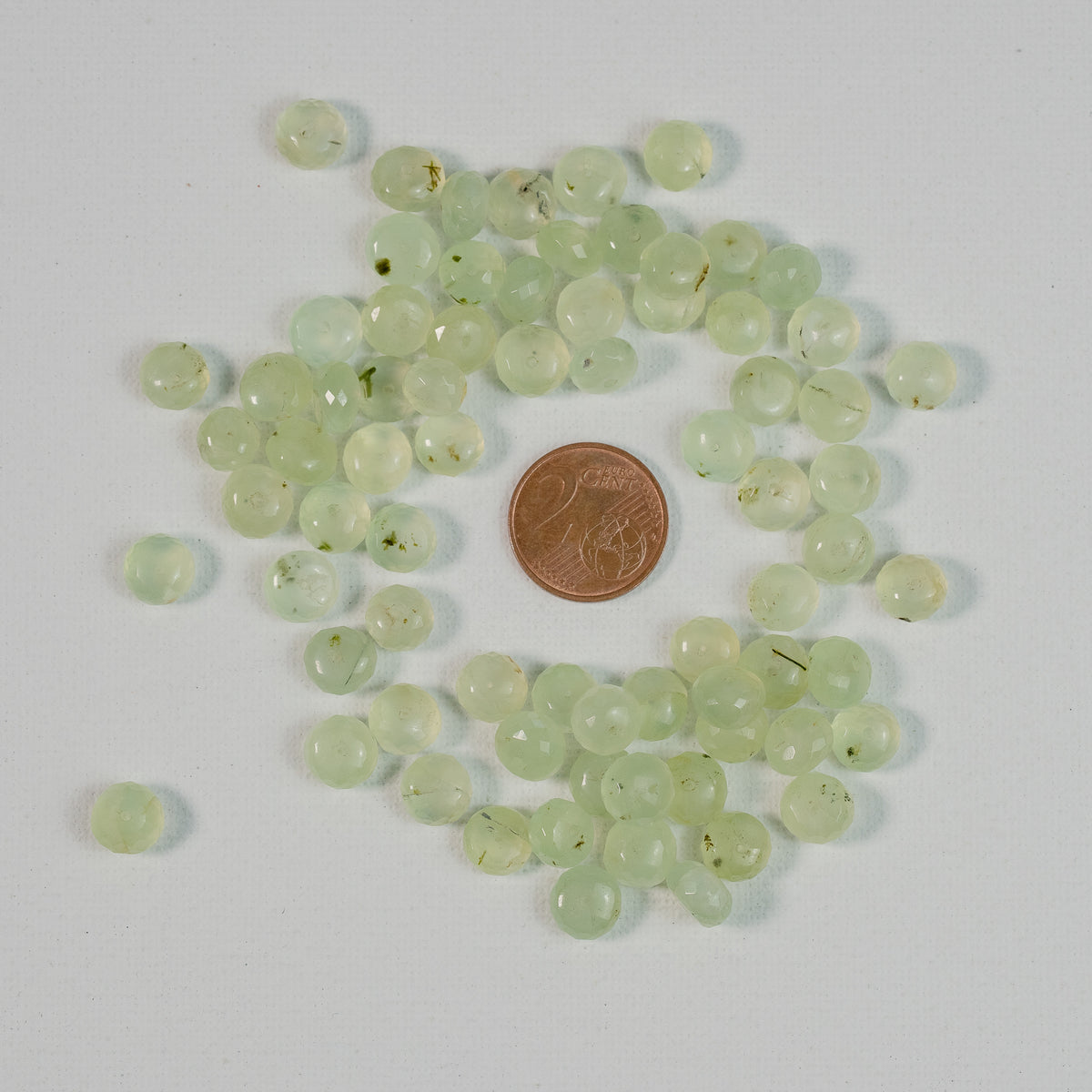 Perles rondelles facettes de Préhnite verte de env 8,5 mm ( lot de 2 perles )