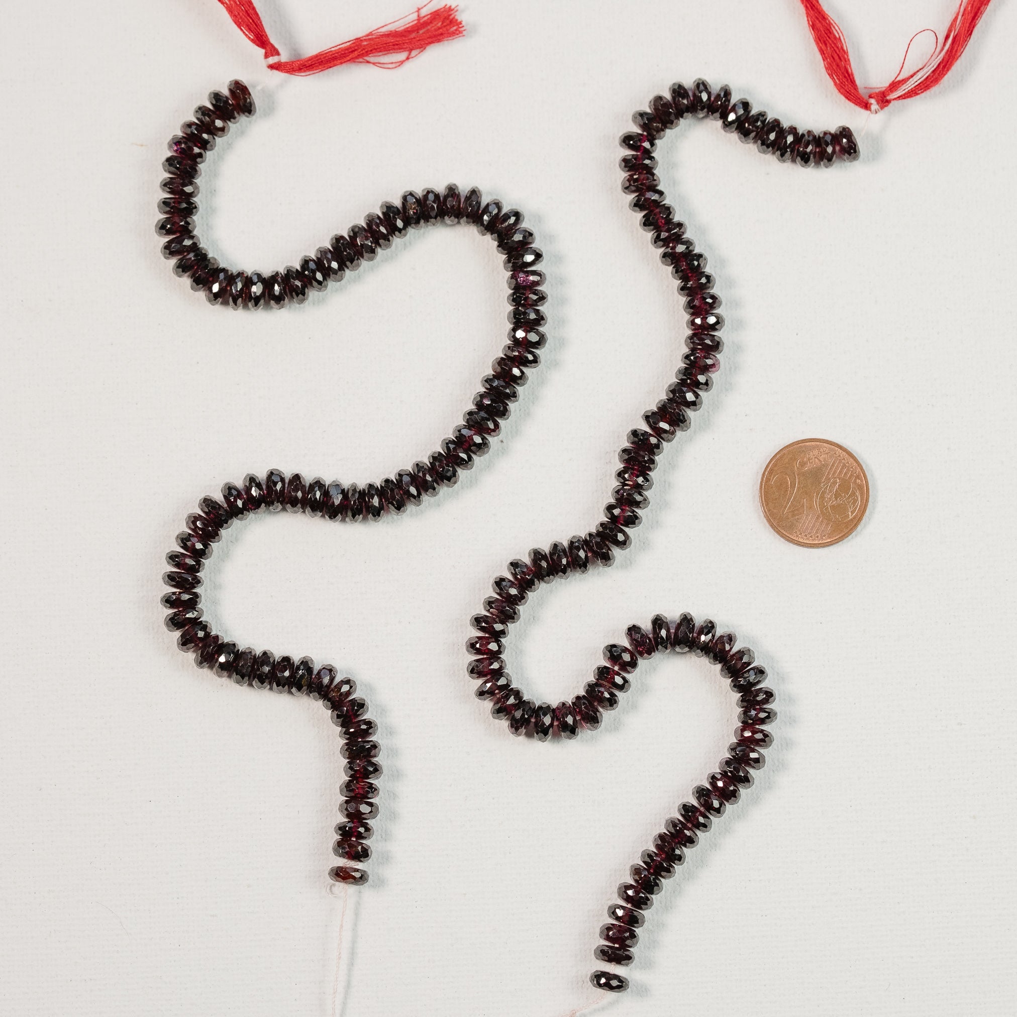 Fil de env 25 cm de perles rondelles facettes de Grenat almandin de 7 x 3,5 mm