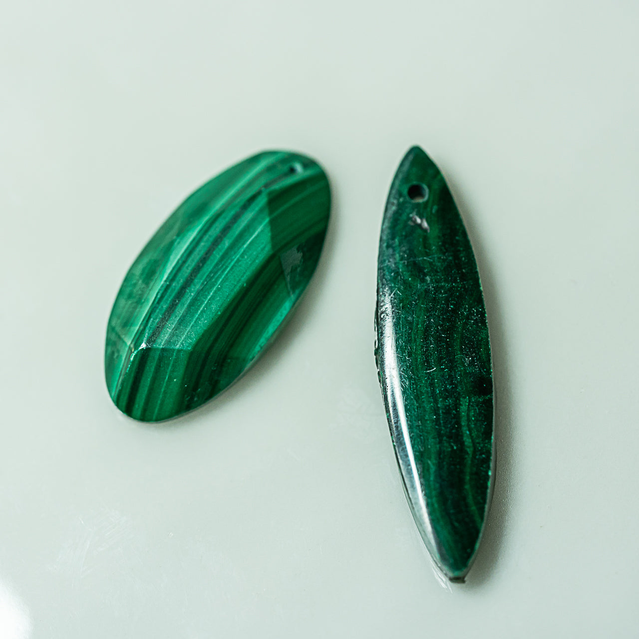 Pendentifs goutte lisse ou ovale facettes de Malachite au choix