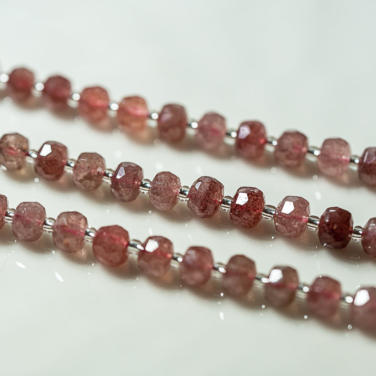 Perles rondelles facettes de Quartz fraise de 8 x 5,5 mm ( 1/2 rang de env 24 perles )