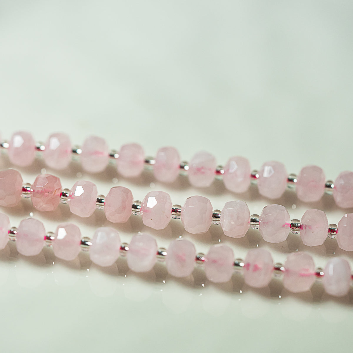 Perles rondelles facettes de Quartz rose de env 7,5 x 5 mm ( rang de env 26/27 perles )
