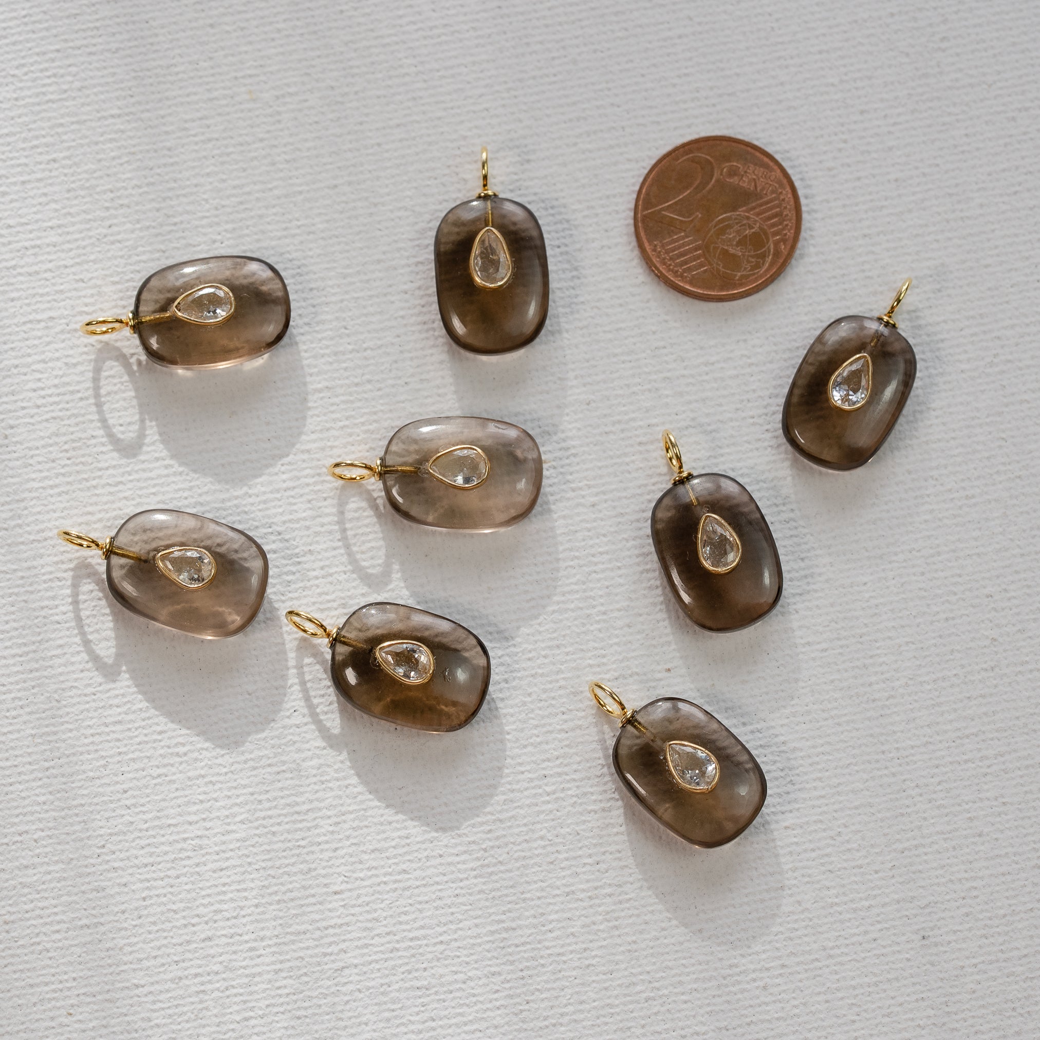 Les charms rectangles &quot; Nidhih &quot; en Quartz fumé, zirconium et argent 925 plaqué or de 24 mm ( à l&