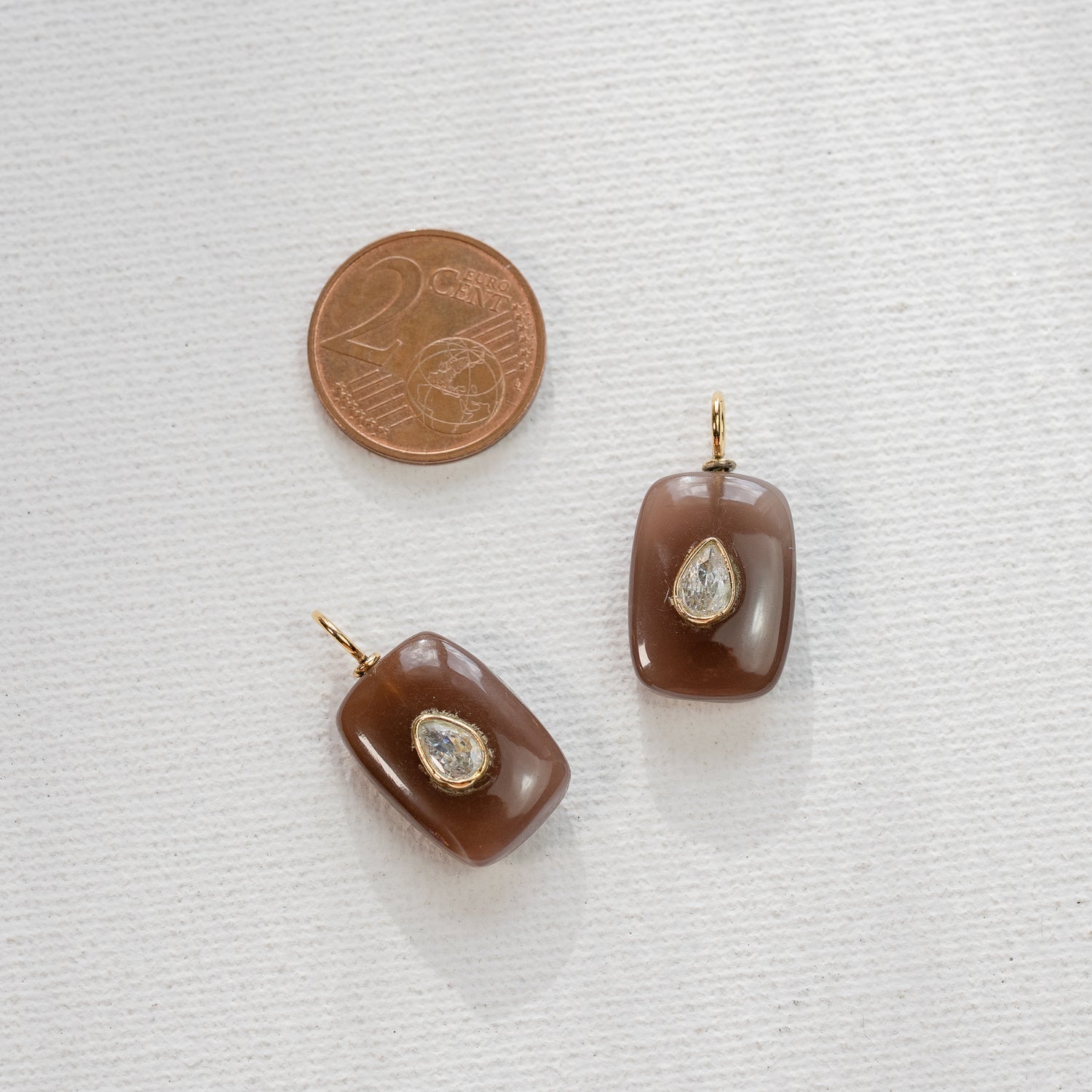 Les charms rectangles &quot; Nidhih &quot; en Pierre de lune chocolat, zirconium et argent 925 plaqué or de 24 mm ( à l&