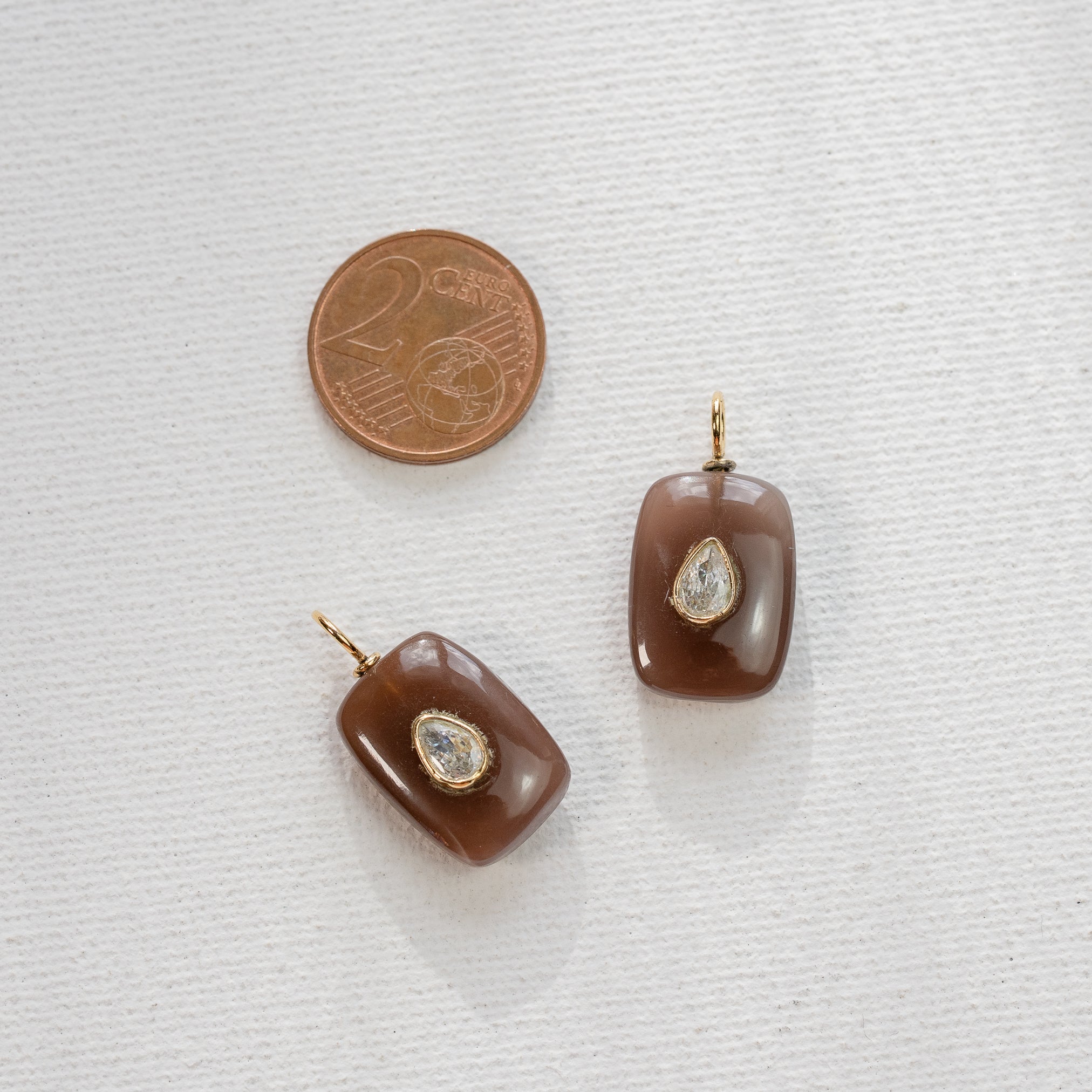 Les charms rectangles &quot; Nidhih &quot; en Pierre de lune chocolat, zirconium et argent 925 plaqué or de 24 mm ( à l&