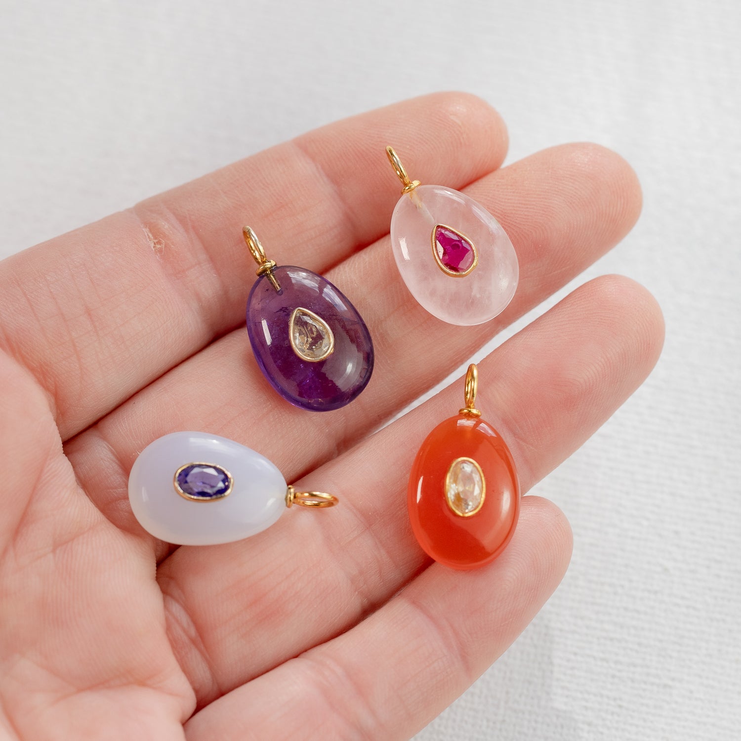 Les charms gouttes &quot; Nidhih &quot; en Quartz rose, zirconium et argent 925 plaqué or de 24 mm ( à l&