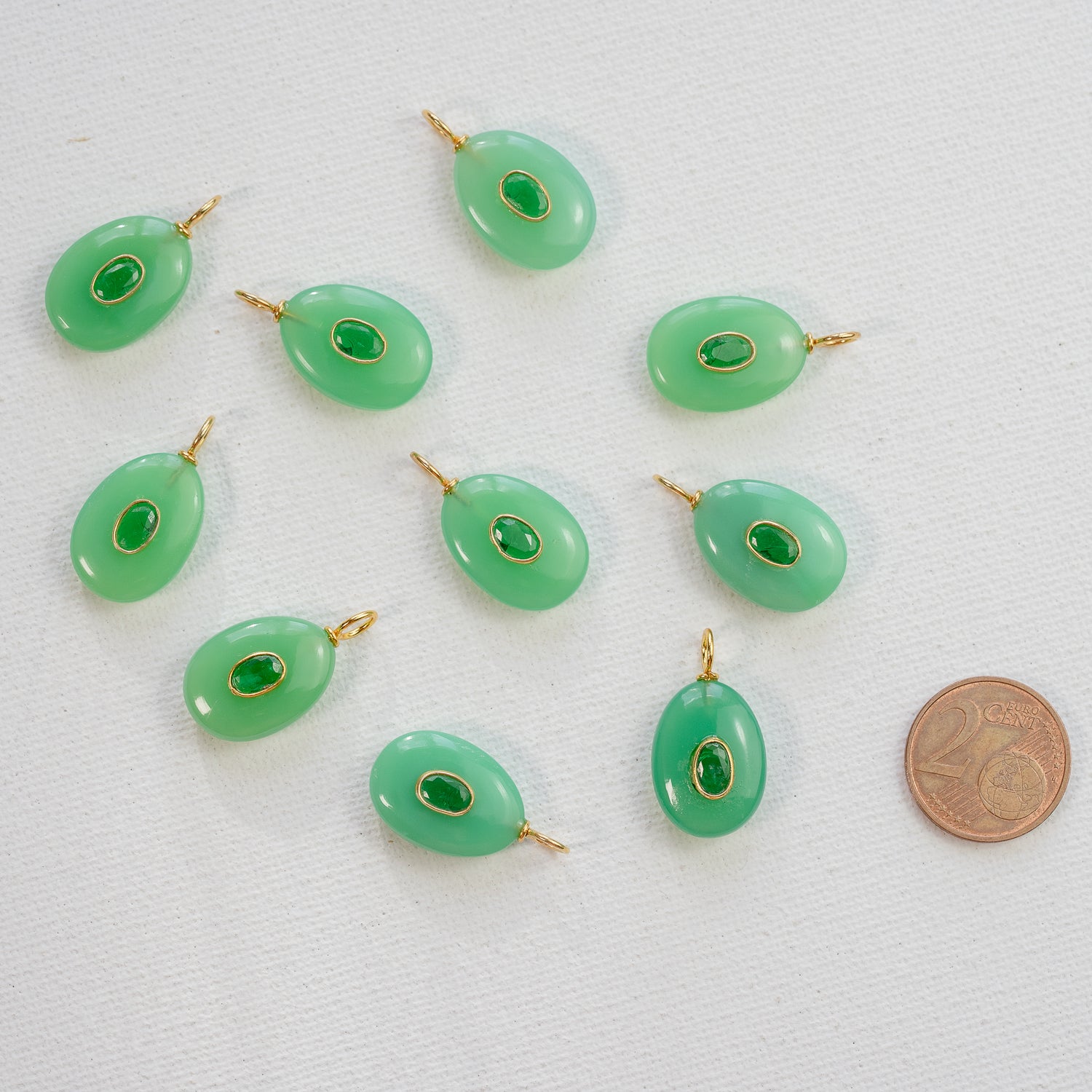 Les charms gouttes &quot; Nidhih &quot; en Chrysoprase, zirconium et argent 925 plaqué or de 24 mm ( à l&