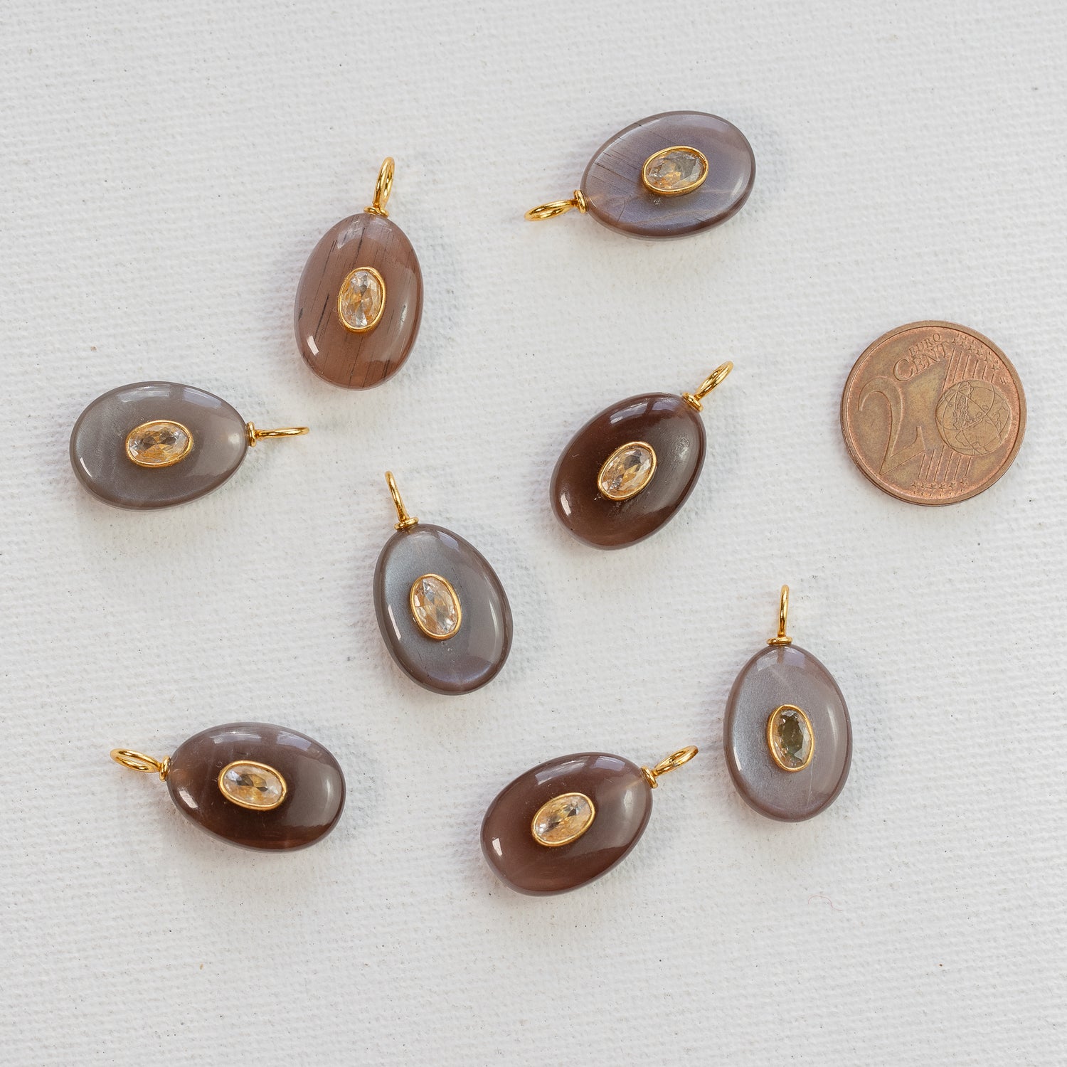 Les charms gouttes &quot; Nidhih &quot; en Pierre de lune chocolat, zirconium et argent 925 plaqué or de 24 mm ( à l&