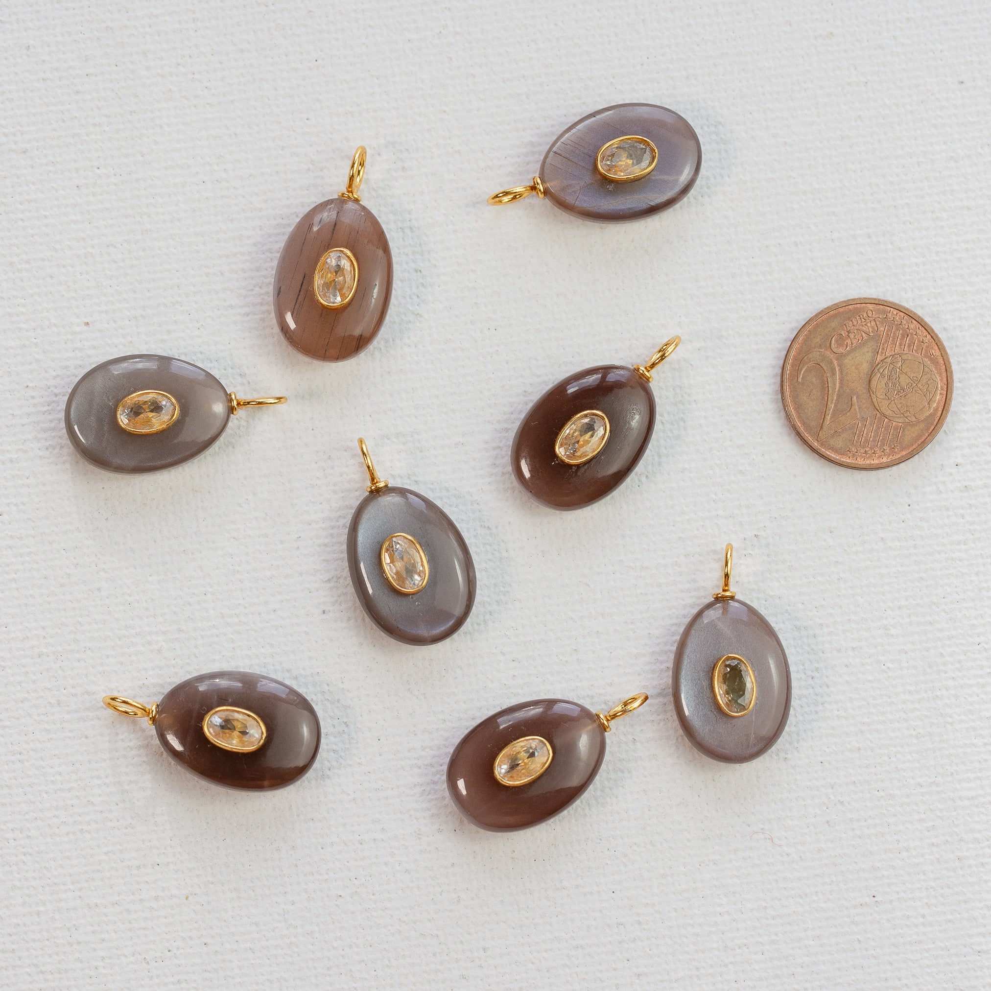 Les charms gouttes &quot; Nidhih &quot; en Pierre de lune chocolat, zirconium et argent 925 plaqué or de 24 mm ( à l&