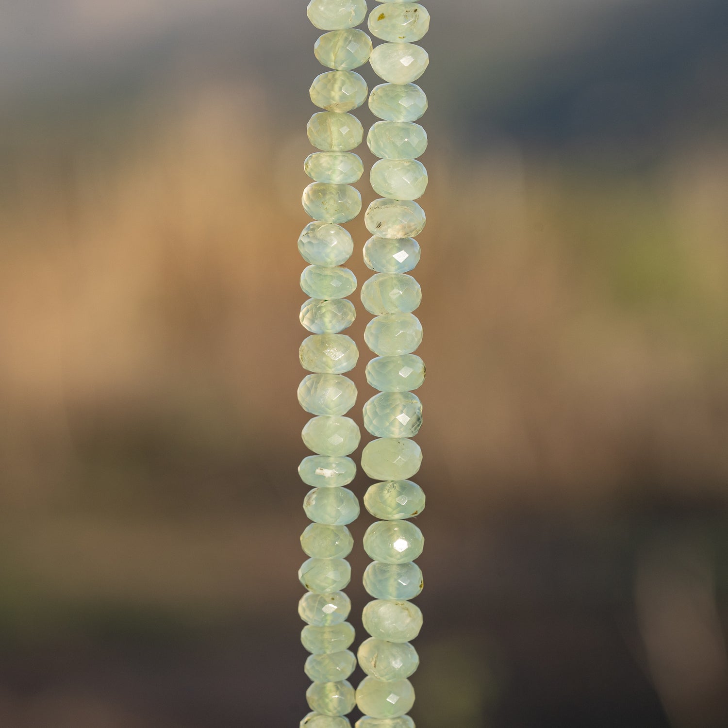 Perles rondelles facettes de Préhnite verte de env 8,5 mm ( lot de 2 perles )